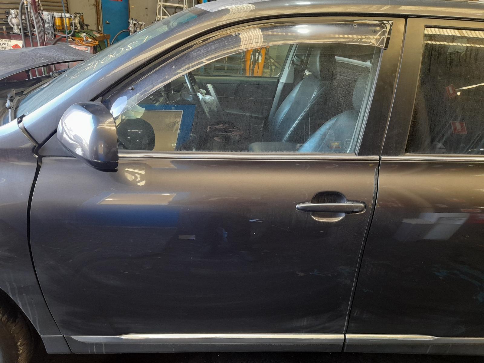 View Auto part Left Front Door Window Toyota Kluger 2011