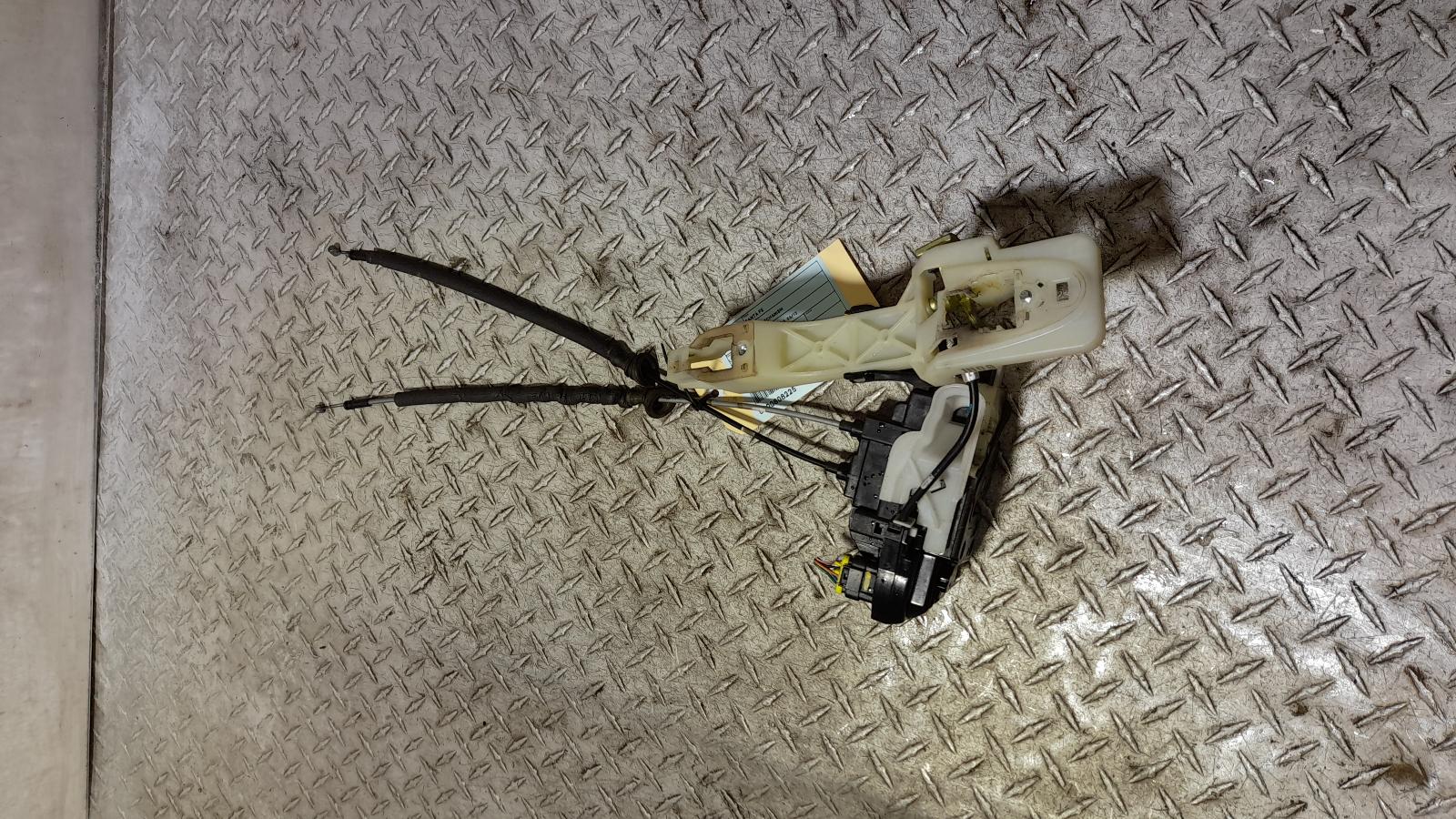 View Auto part Door/Boot/Gate Lock Hyundai Santa Fe 2011
