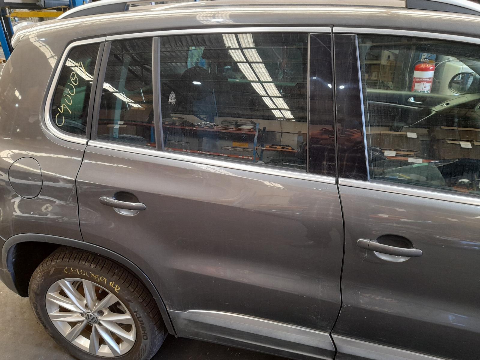 View Auto part Right Rear Door Sliding Volkswagen Tiguan 2014