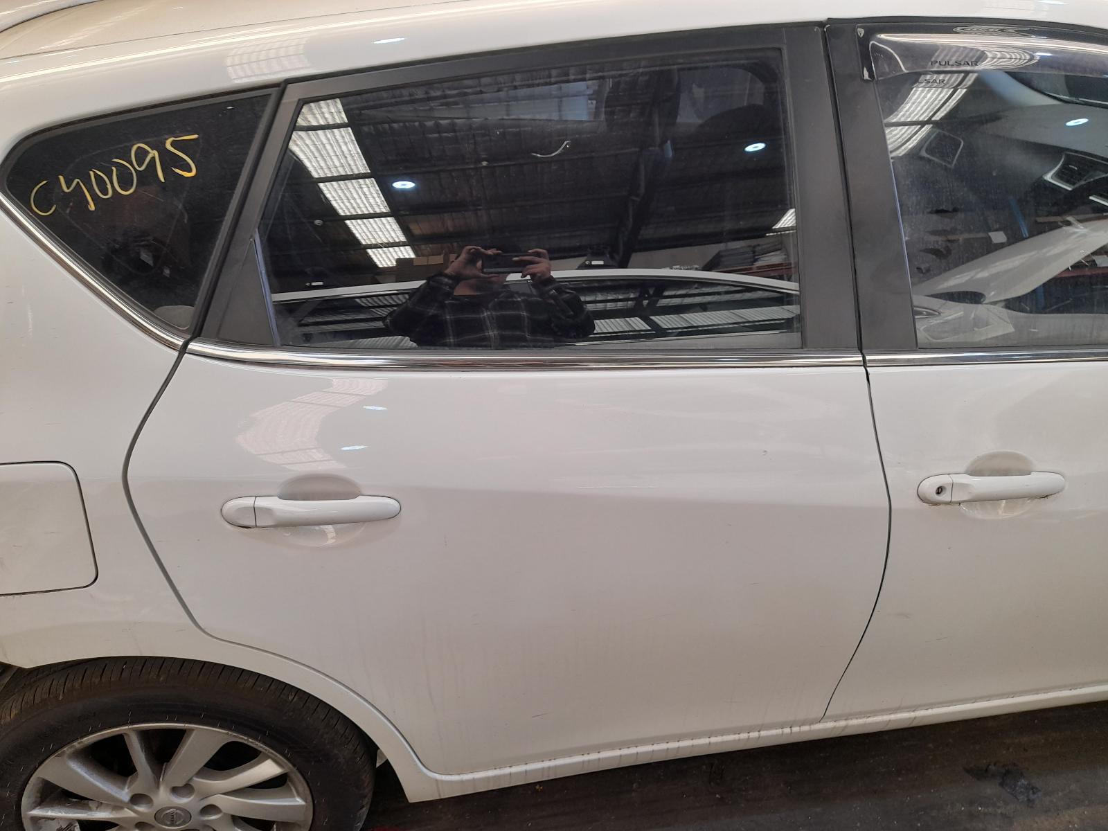 View Auto part Right Rear Door Sliding Nissan Pulsar 2015