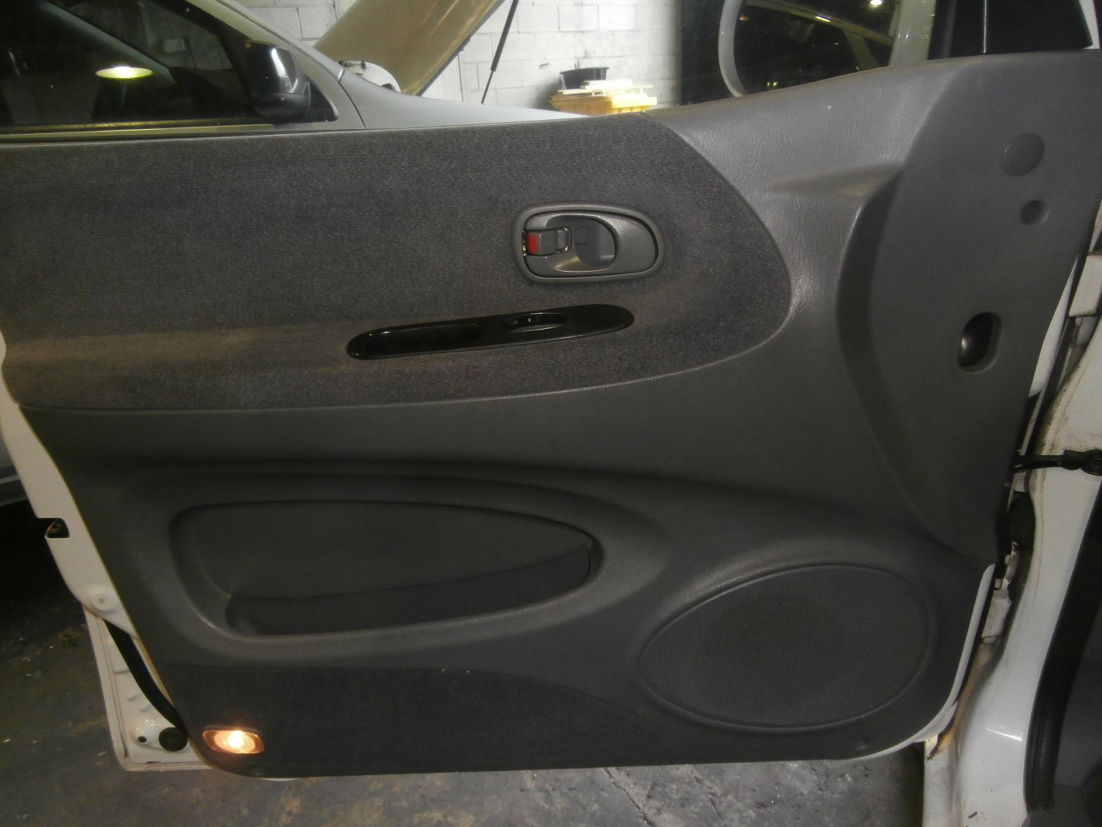 View Auto part Radio/Cd/Dvd/Sat/Tv Kia Carnival/grand Carnival 2002