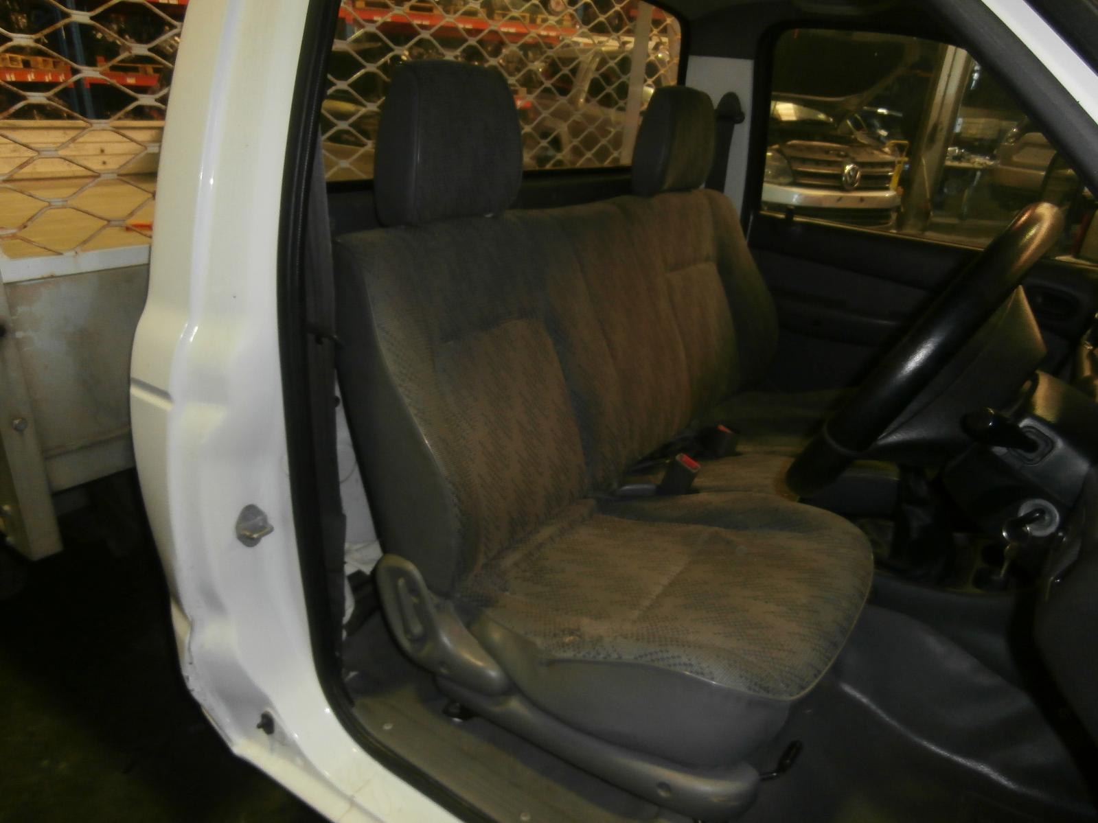 View Auto part Radio/Cd/Dvd/Sat/Tv Ford Courier 2001