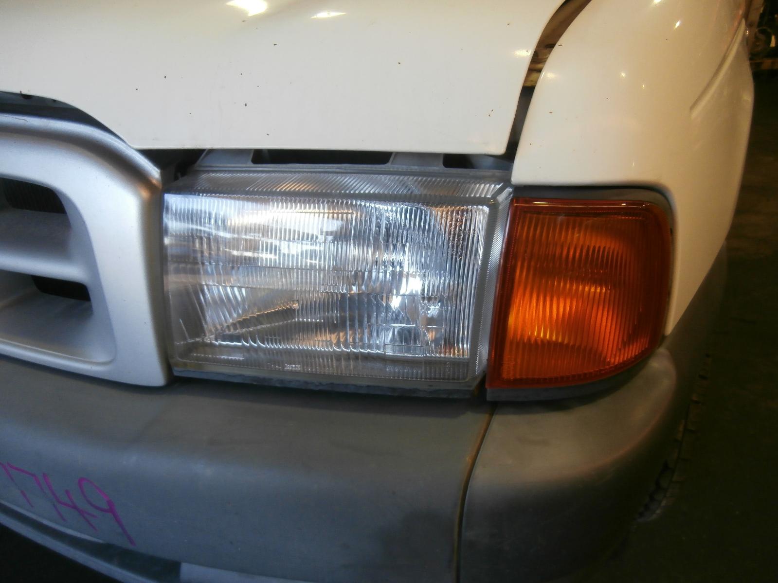 View Auto part Radio/Cd/Dvd/Sat/Tv Ford Courier 2001