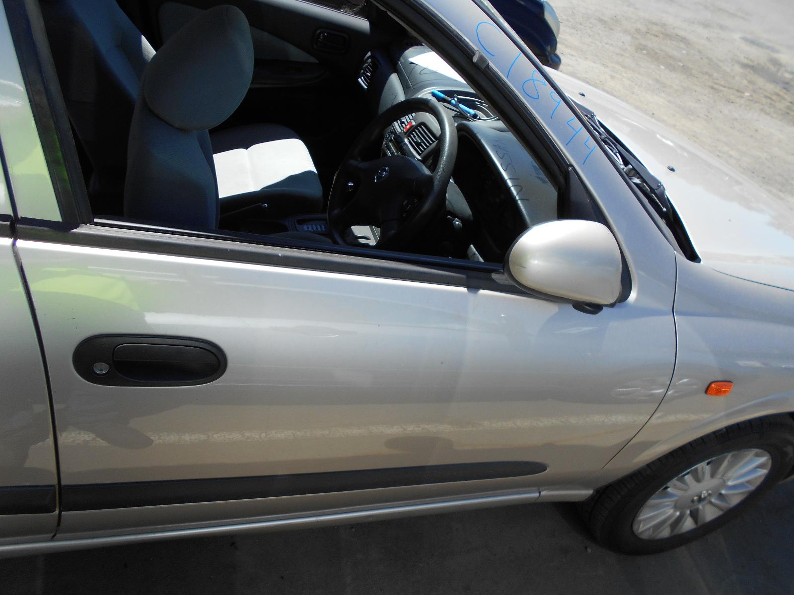 View Auto part Left Front Door Window Nissan Pulsar 2004