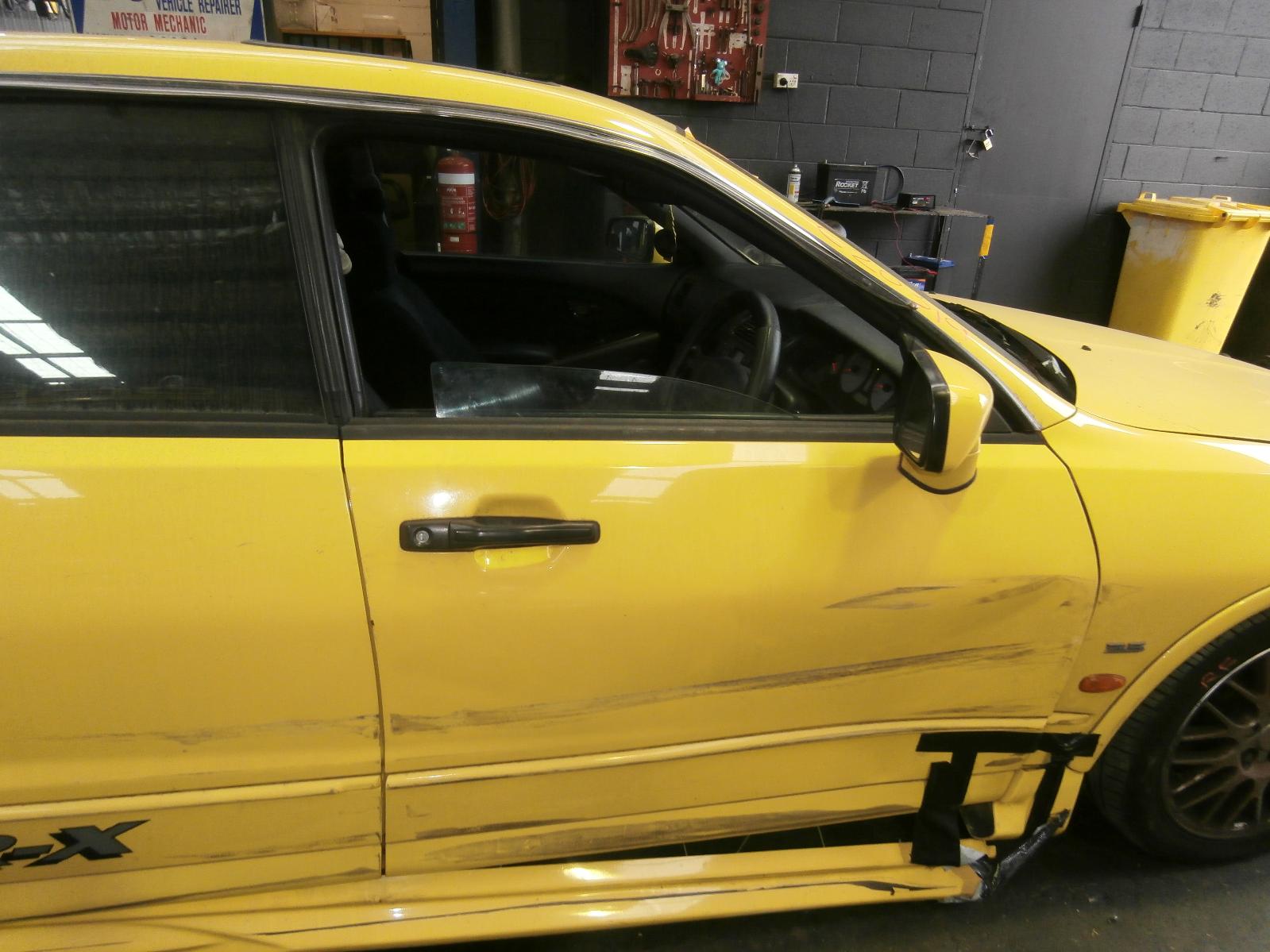 View Auto part Left Front Door Window Mitsubishi Magna 2002