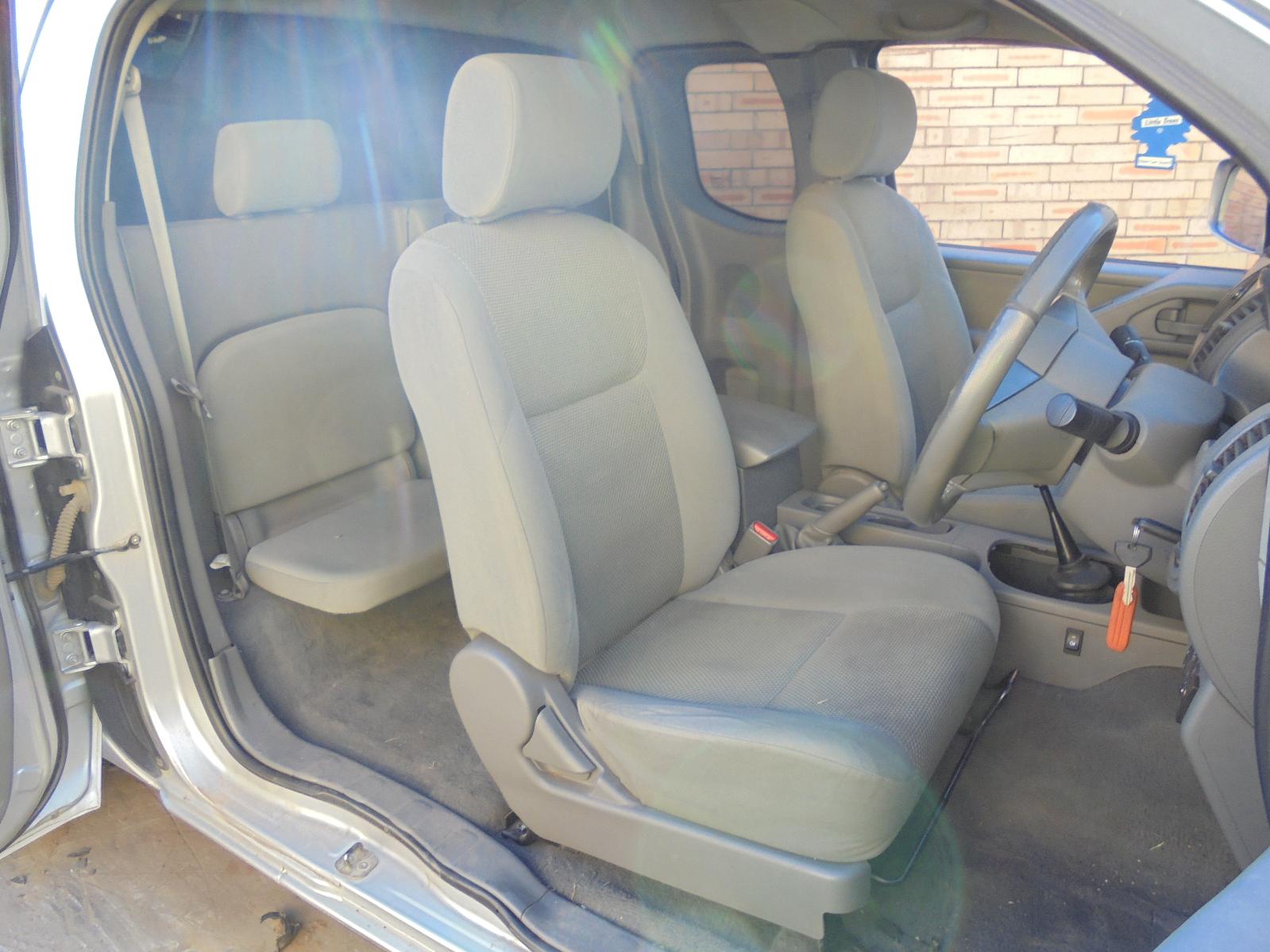 View Auto part Fuse Box Nissan Navara 2011