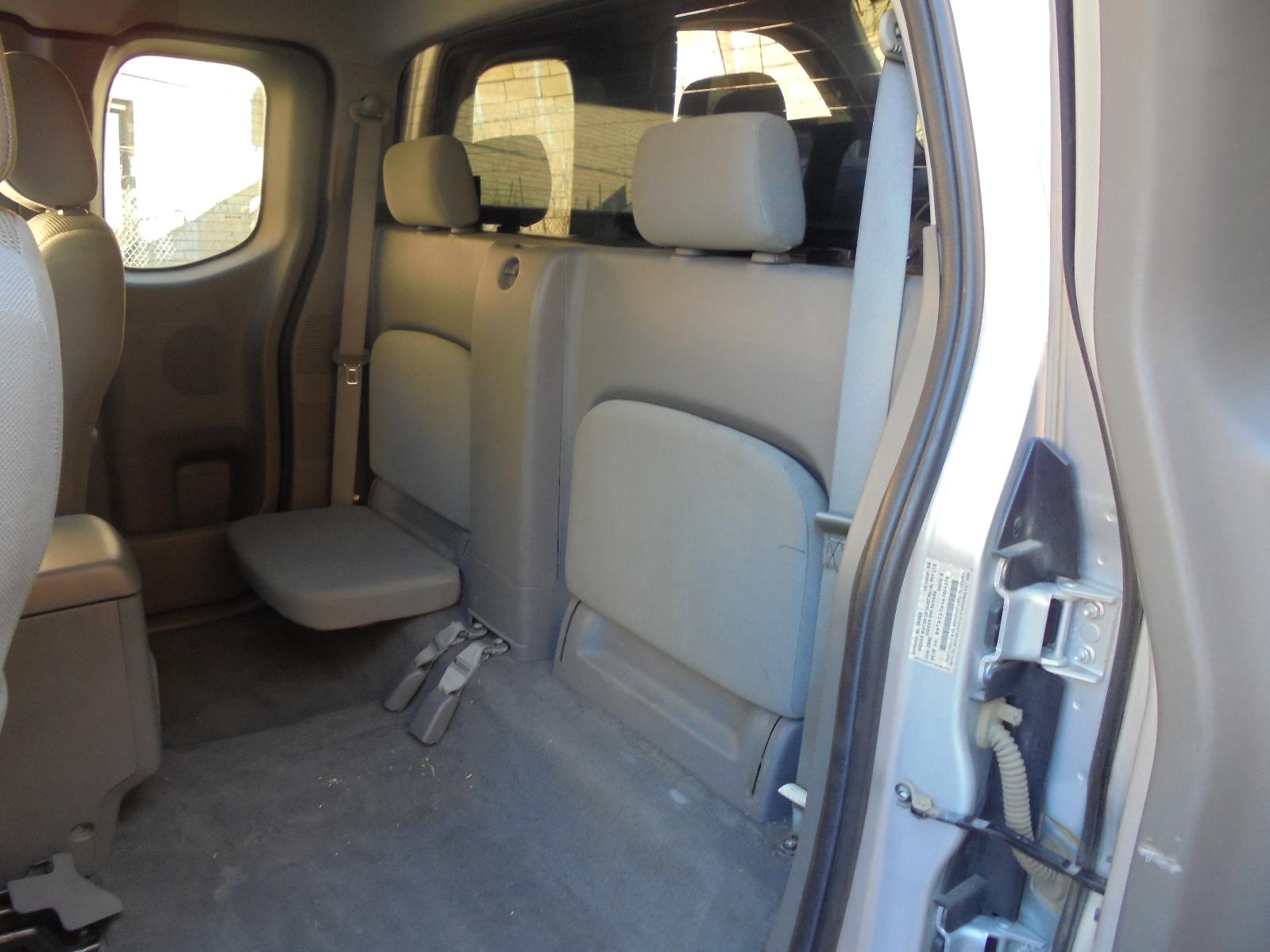 View Auto part Fuse Box Nissan Navara 2011