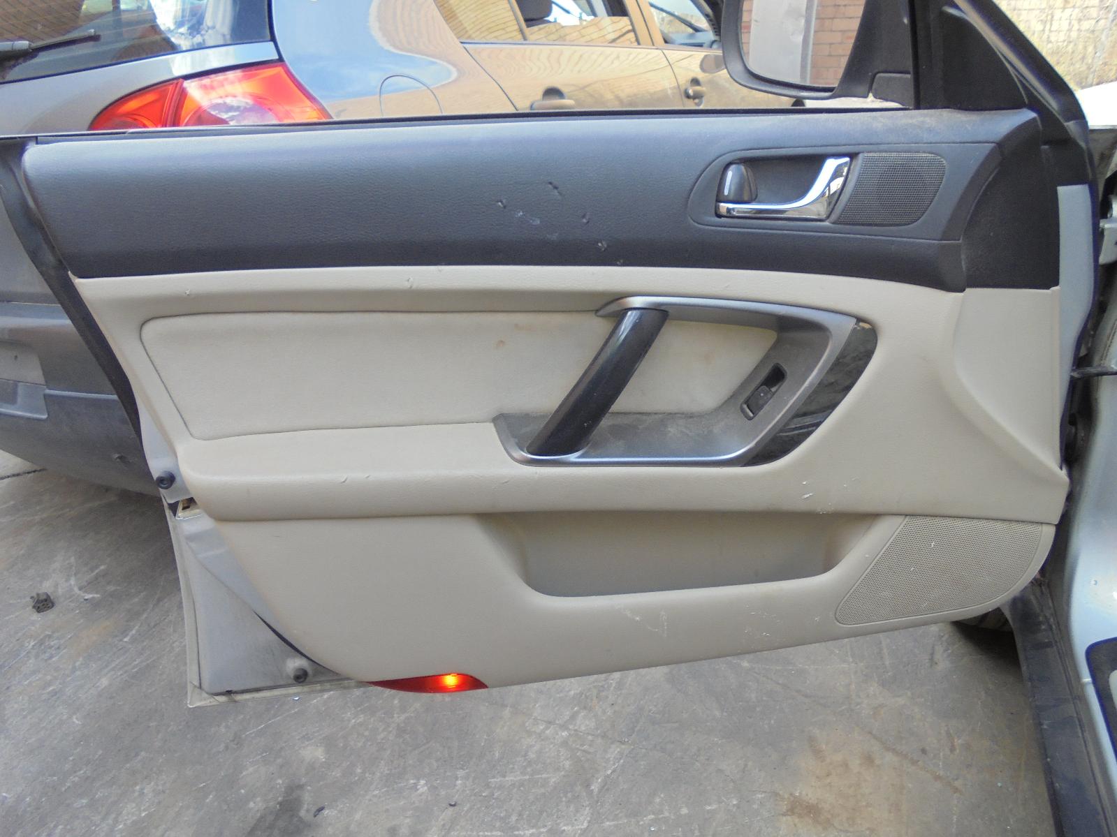 View Auto part Seatbelt/Stalk Subaru Outback 2004