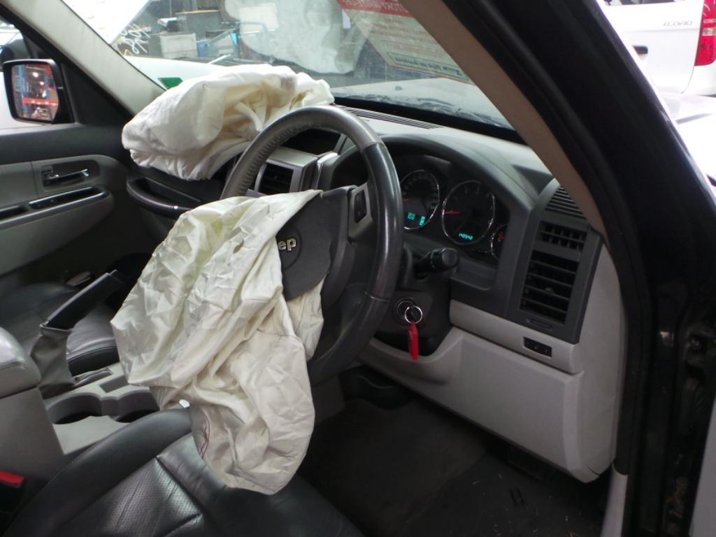 View Auto part Rear Garnish Jeep Cherokee 2008