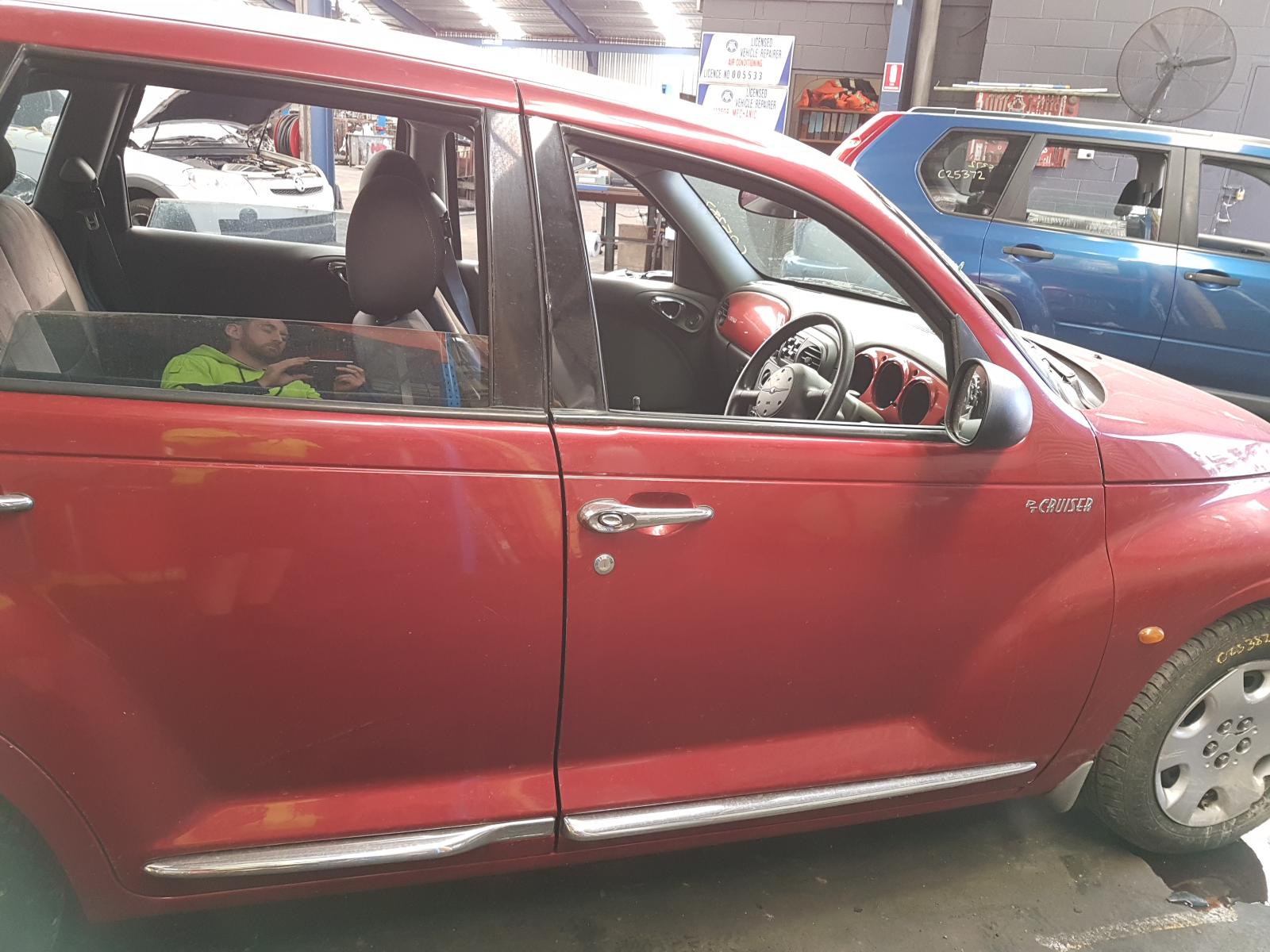 2004 Chrysler Pt Cruiser Left Front Door Window View Auto part Left Front Door Window Chrysler Pt Cruiser 2004