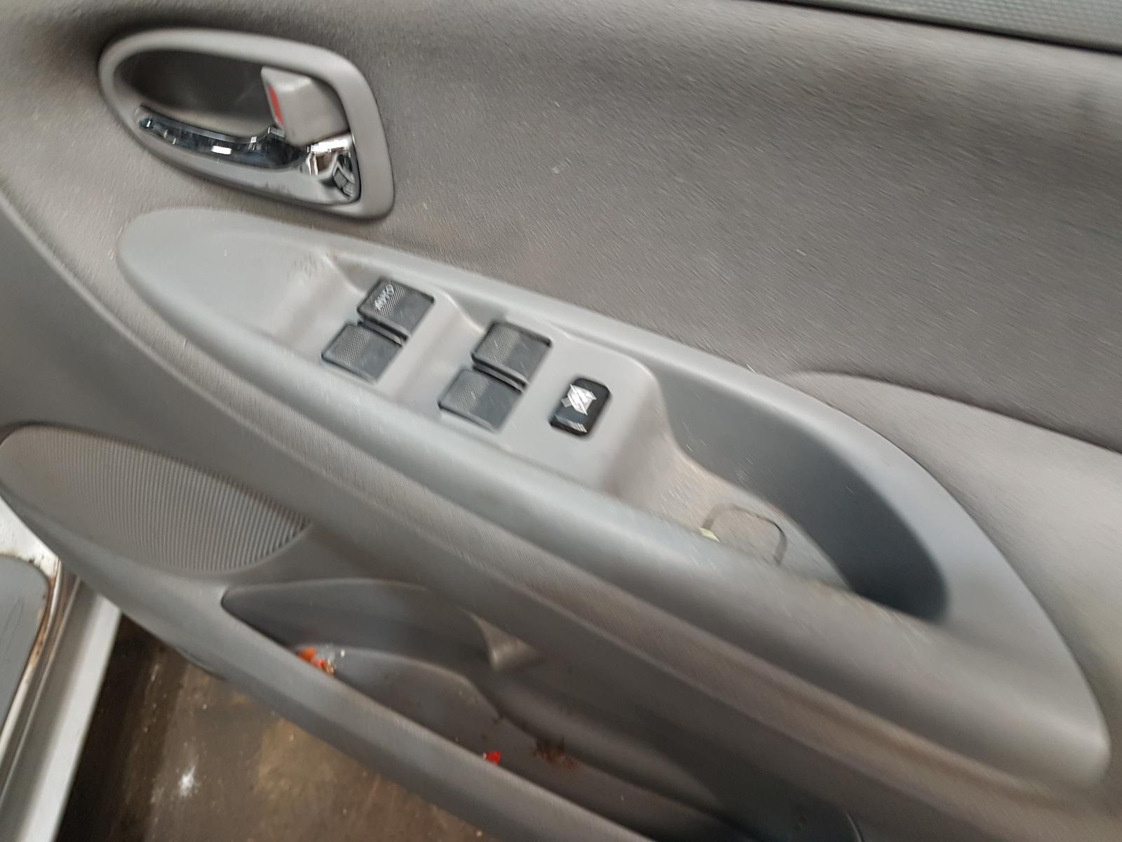 View Auto part R/Bar Bracket/Reinfo Mazda Mpv 2005