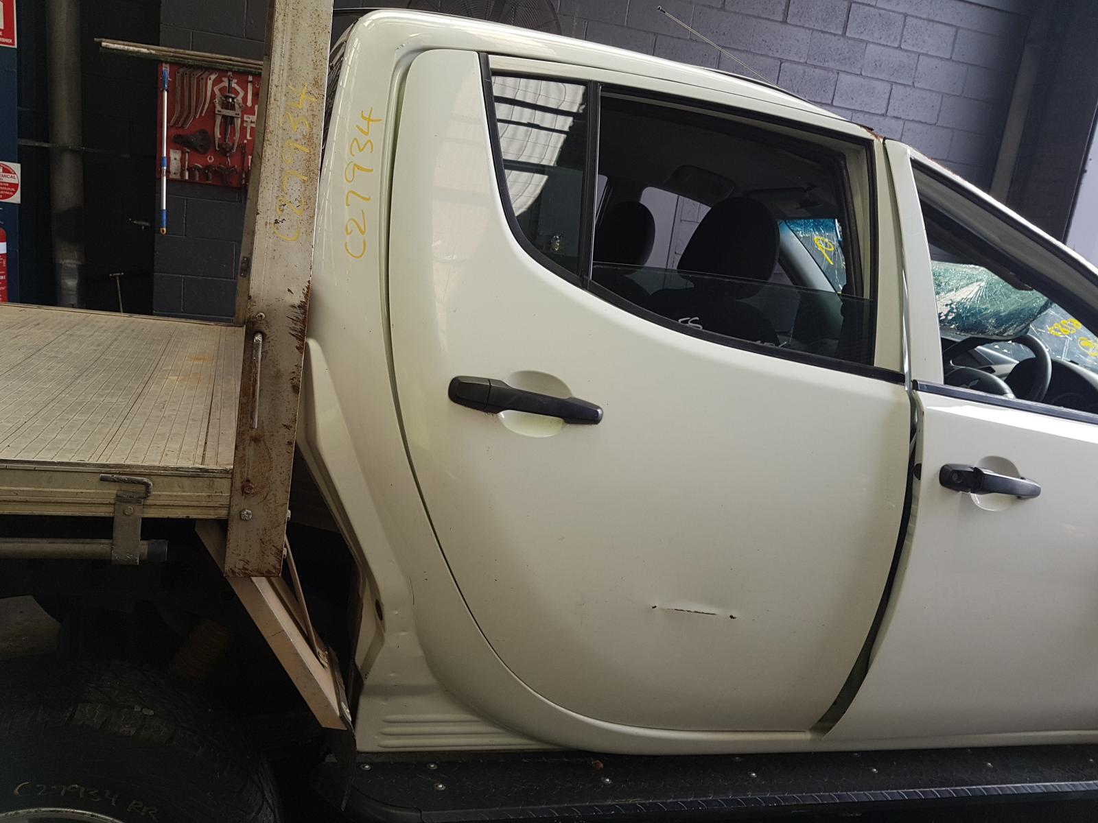 View Auto part Axle Mitsubishi Triton 2014