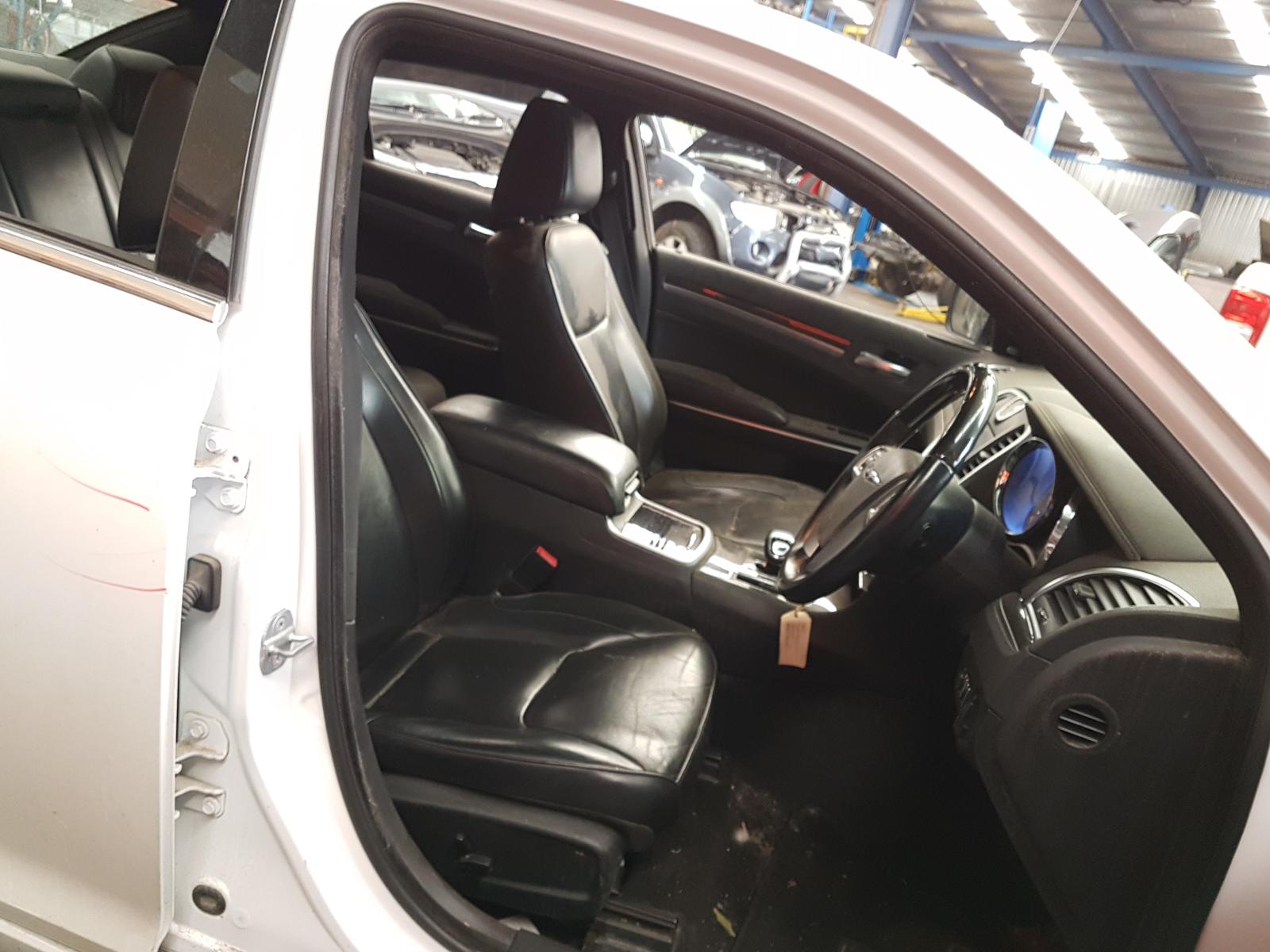 View Auto part Radio/Cd/Dvd/Sat/Tv Chrysler 300c 2013