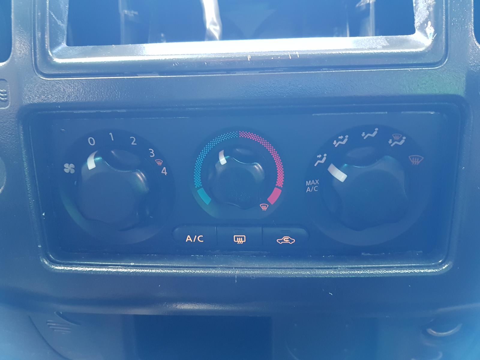 2013 Nissan Navara Trans/Gearbox View Auto part Trans/Gearbox Nissan Navara 2013