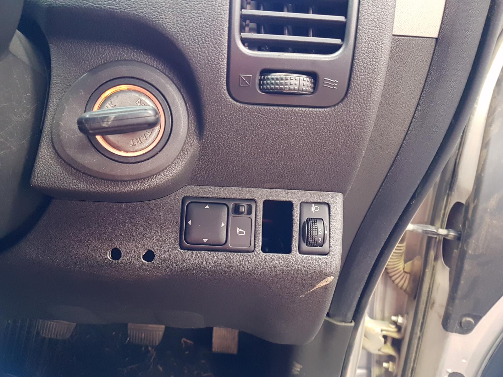 View Auto part Fuse Box Nissan Pathfinder 2008