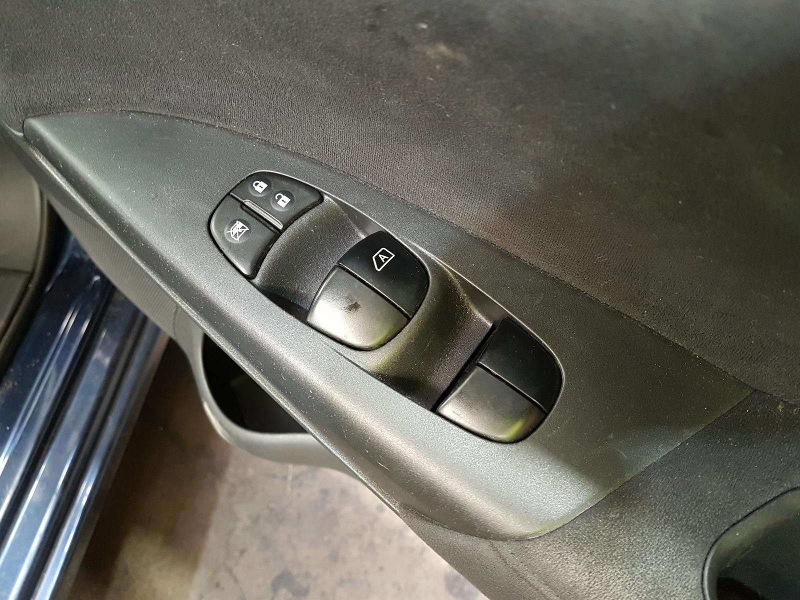 2012 Nissan Pulsar Trans/Gearbox View Auto part Trans/Gearbox Nissan Pulsar 2012