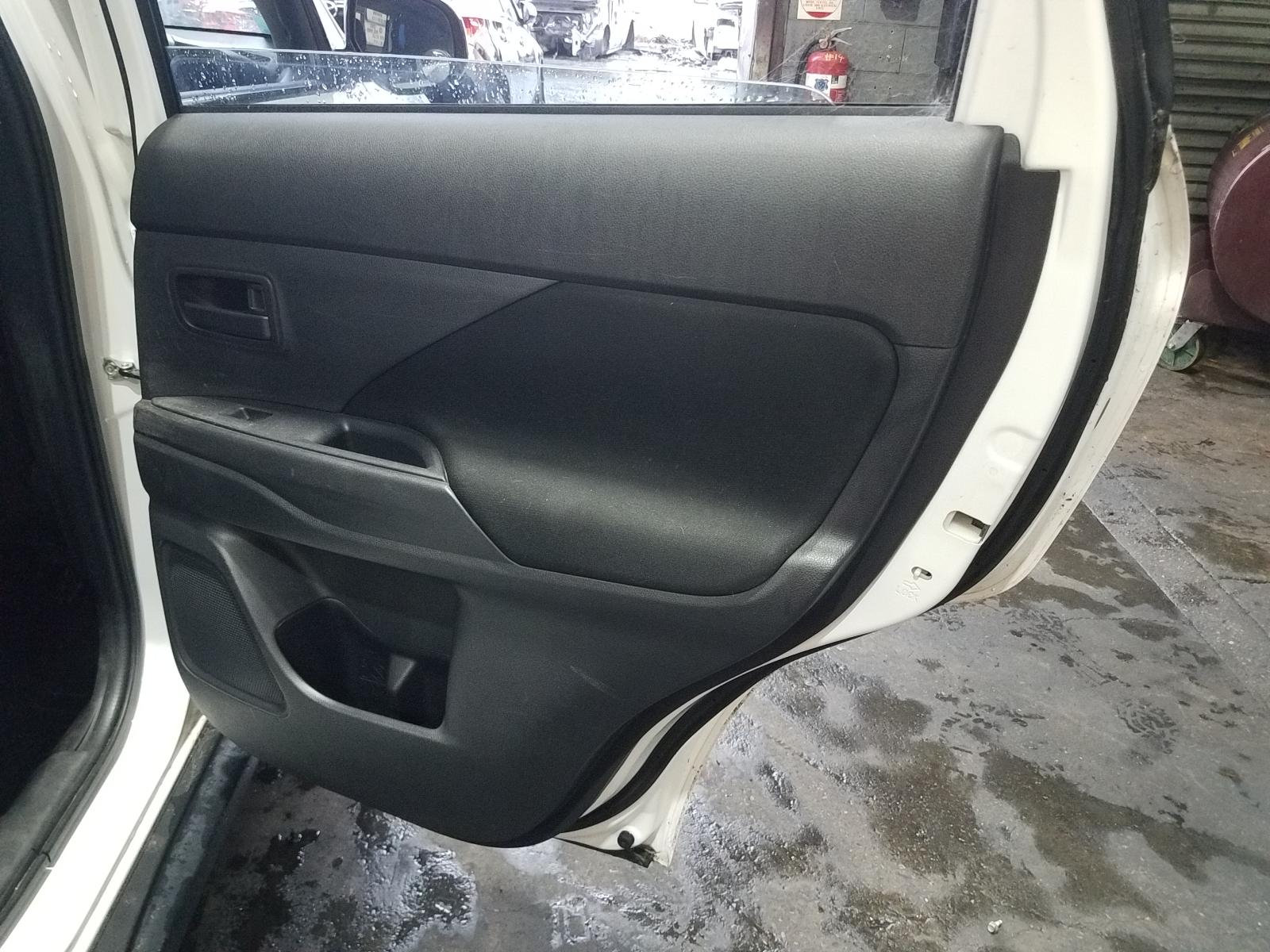 View Auto part Radio/Cd/Dvd/Sat/Tv Mitsubishi Outlander 2013