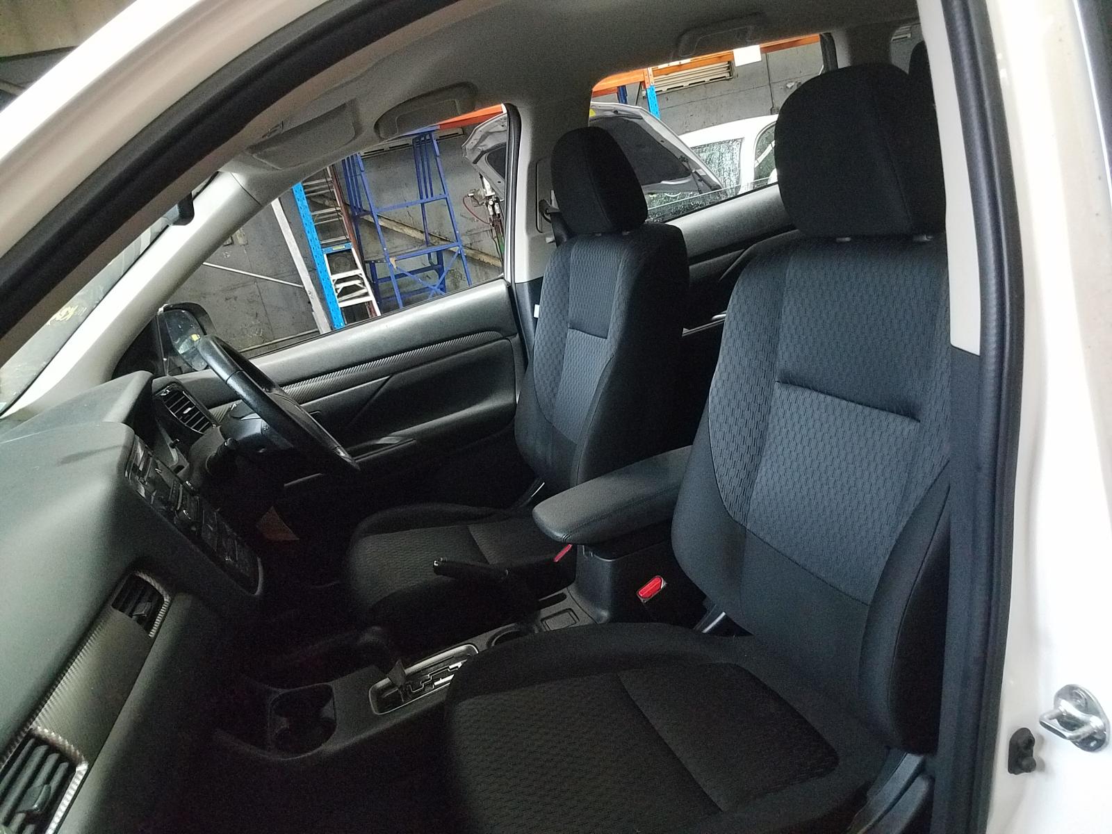 View Auto part Radio/Cd/Dvd/Sat/Tv Mitsubishi Outlander 2013