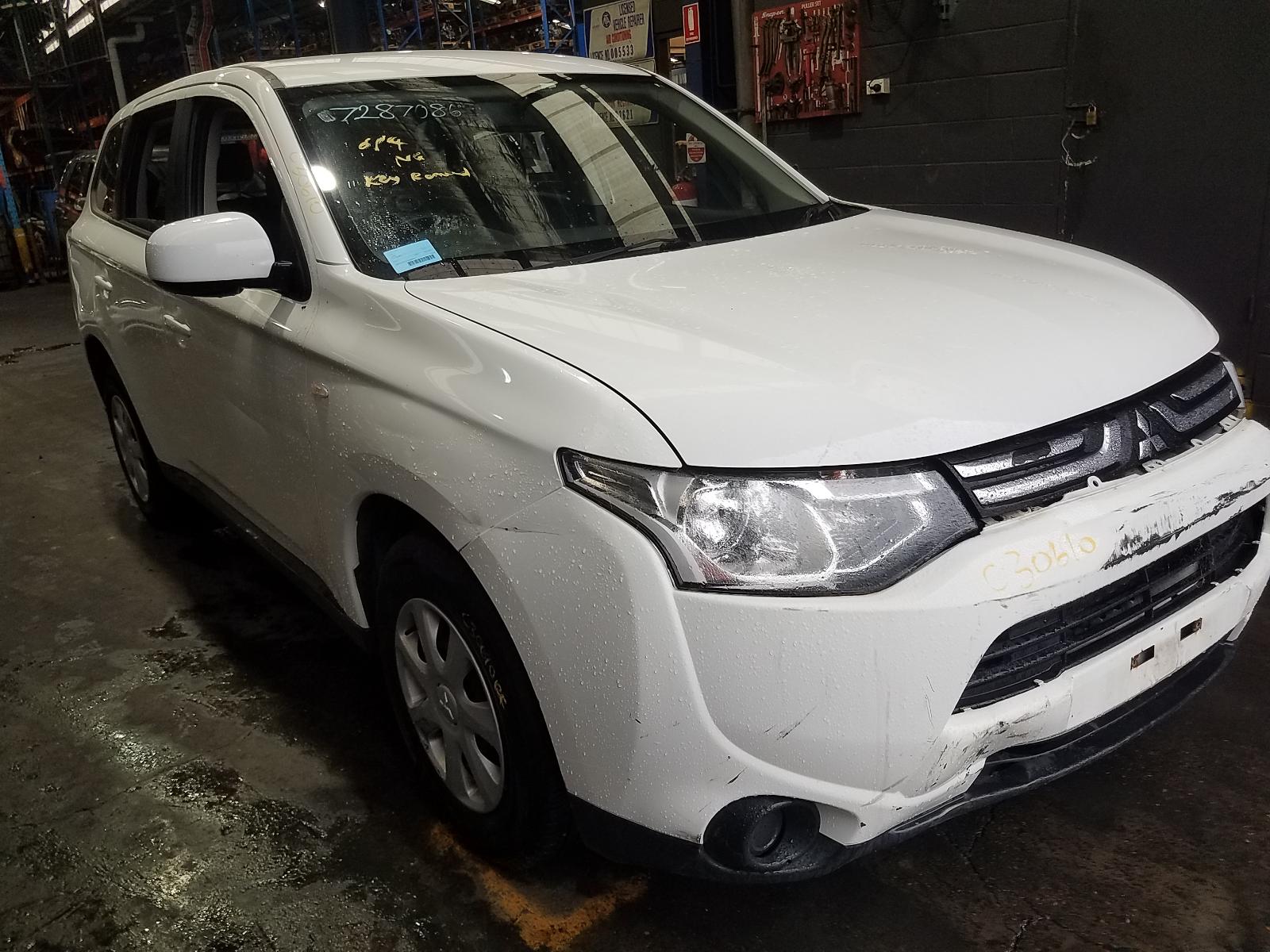 View Auto part Radio/Cd/Dvd/Sat/Tv Mitsubishi Outlander 2013