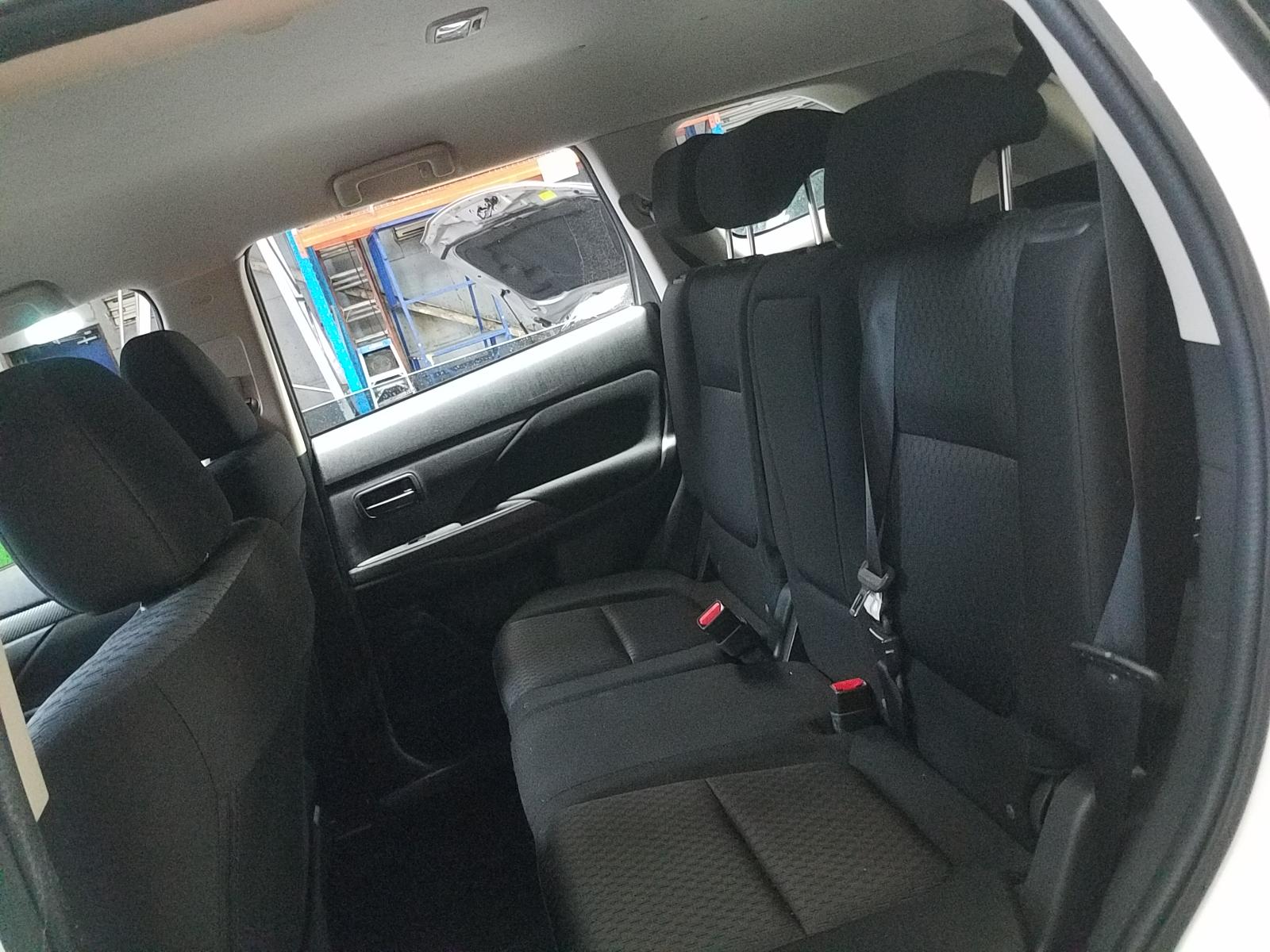 View Auto part Radio/Cd/Dvd/Sat/Tv Mitsubishi Outlander 2013
