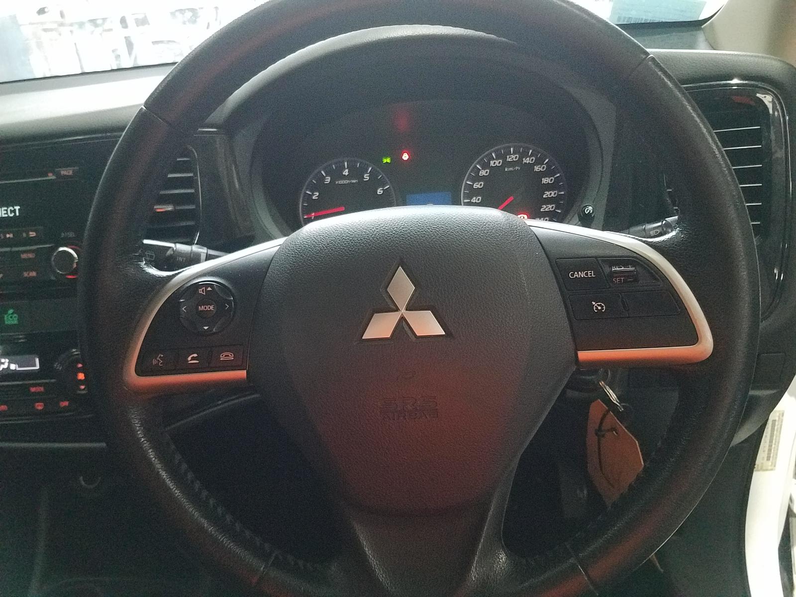 View Auto part Radio/Cd/Dvd/Sat/Tv Mitsubishi Outlander 2013