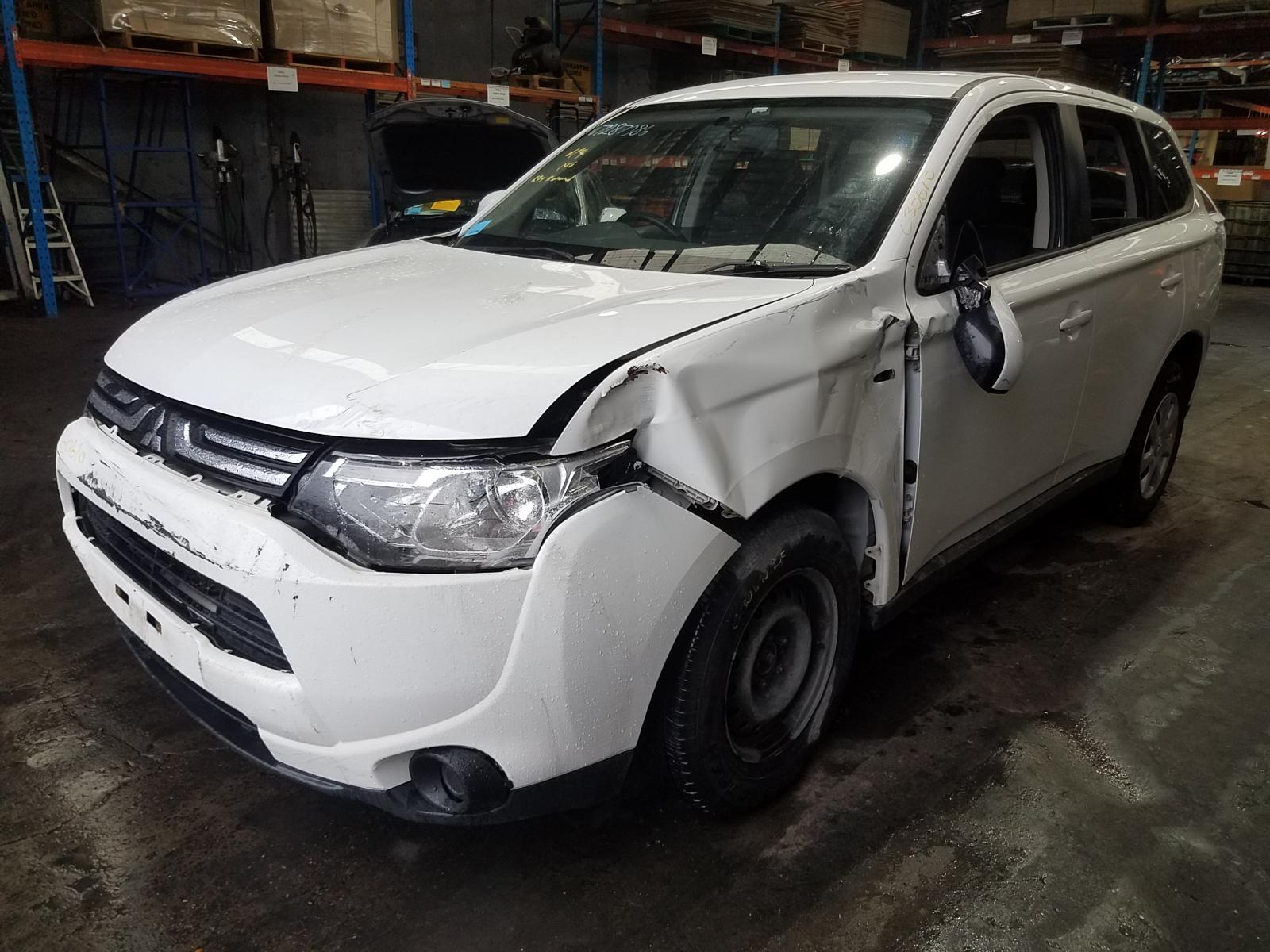 View Auto part Radio/Cd/Dvd/Sat/Tv Mitsubishi Outlander 2013