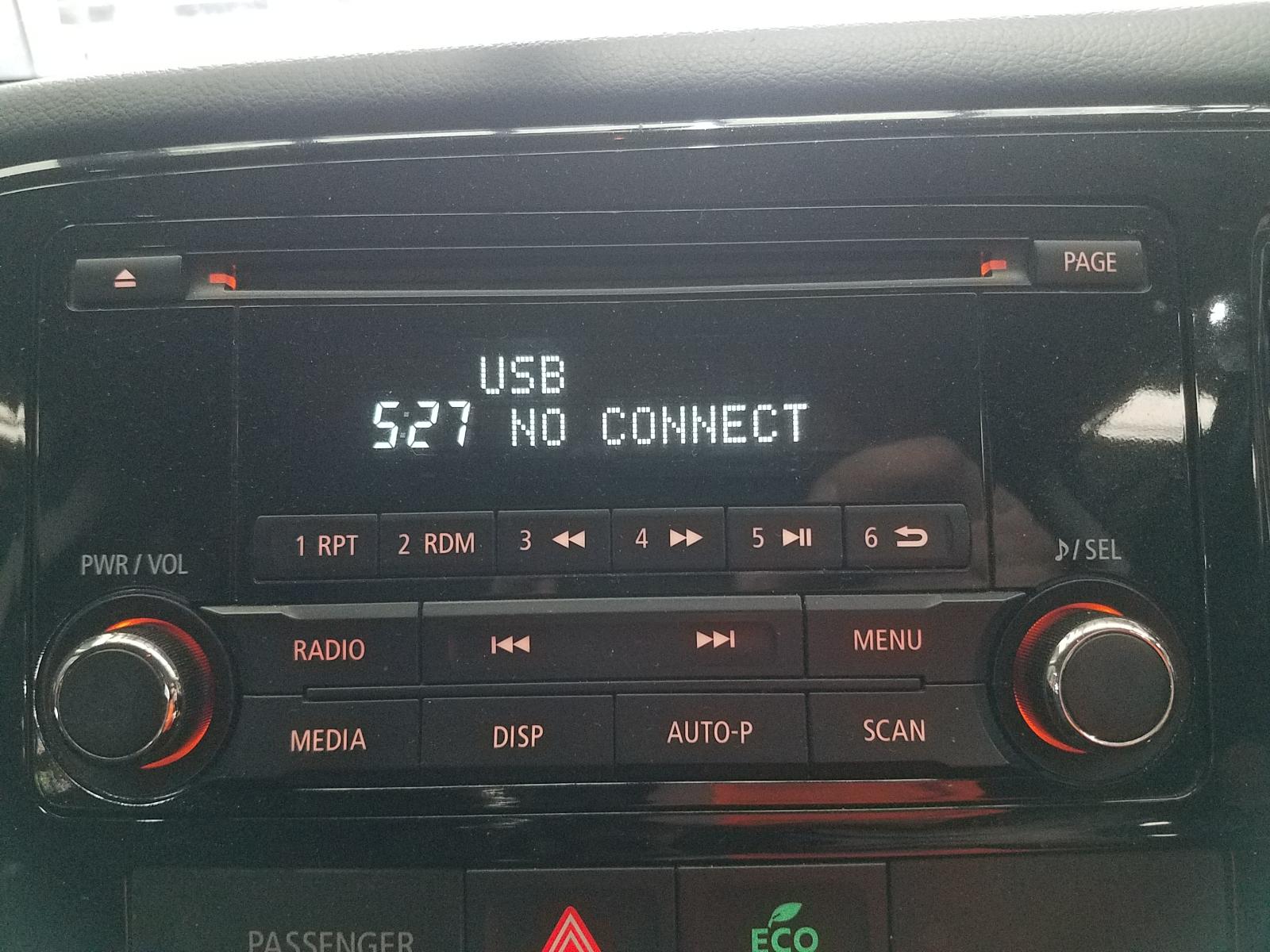 View Auto part Radio/Cd/Dvd/Sat/Tv Mitsubishi Outlander 2013
