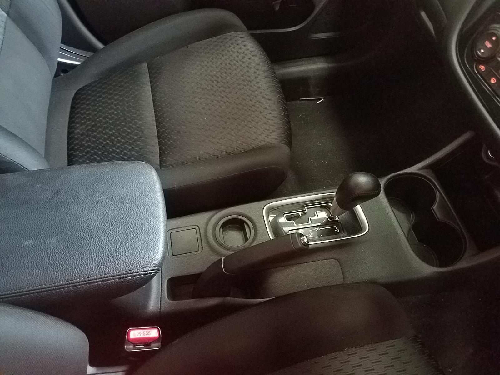View Auto part Radio/Cd/Dvd/Sat/Tv Mitsubishi Outlander 2013