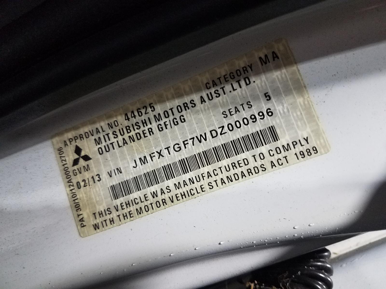 View Auto part Radio/Cd/Dvd/Sat/Tv Mitsubishi Outlander 2013