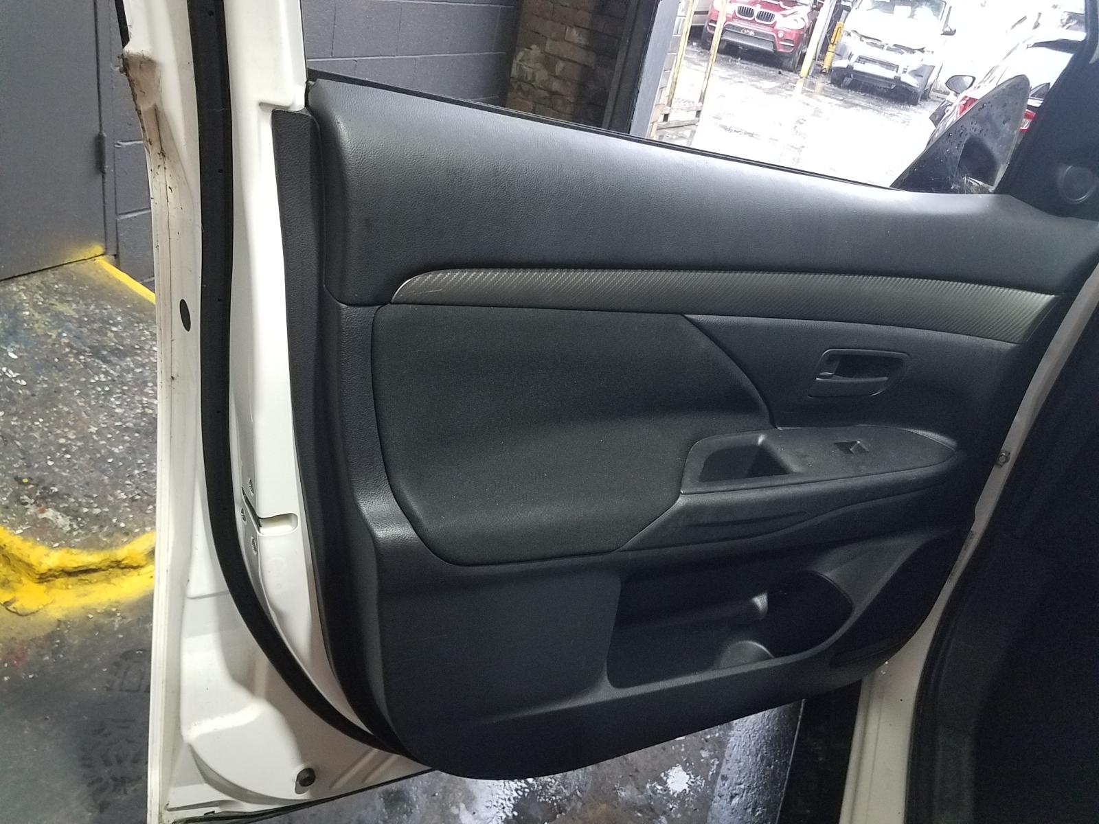 View Auto part Radio/Cd/Dvd/Sat/Tv Mitsubishi Outlander 2013