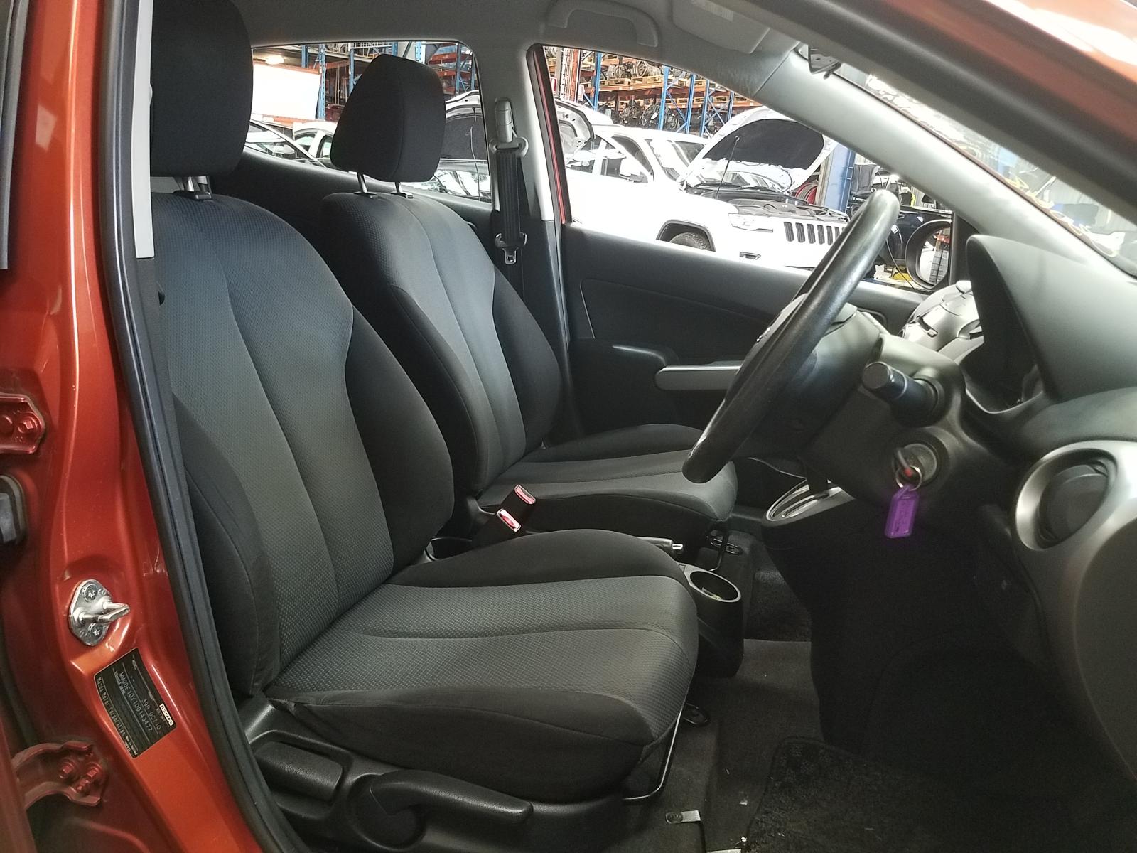 View Auto part Seatbelt/Stalk Mazda 2 2010