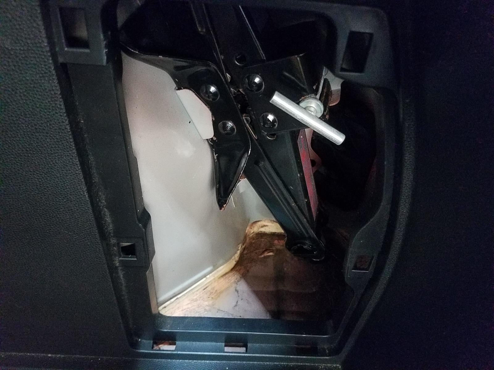 View Auto part Seatbelt/Stalk Mazda 2 2010