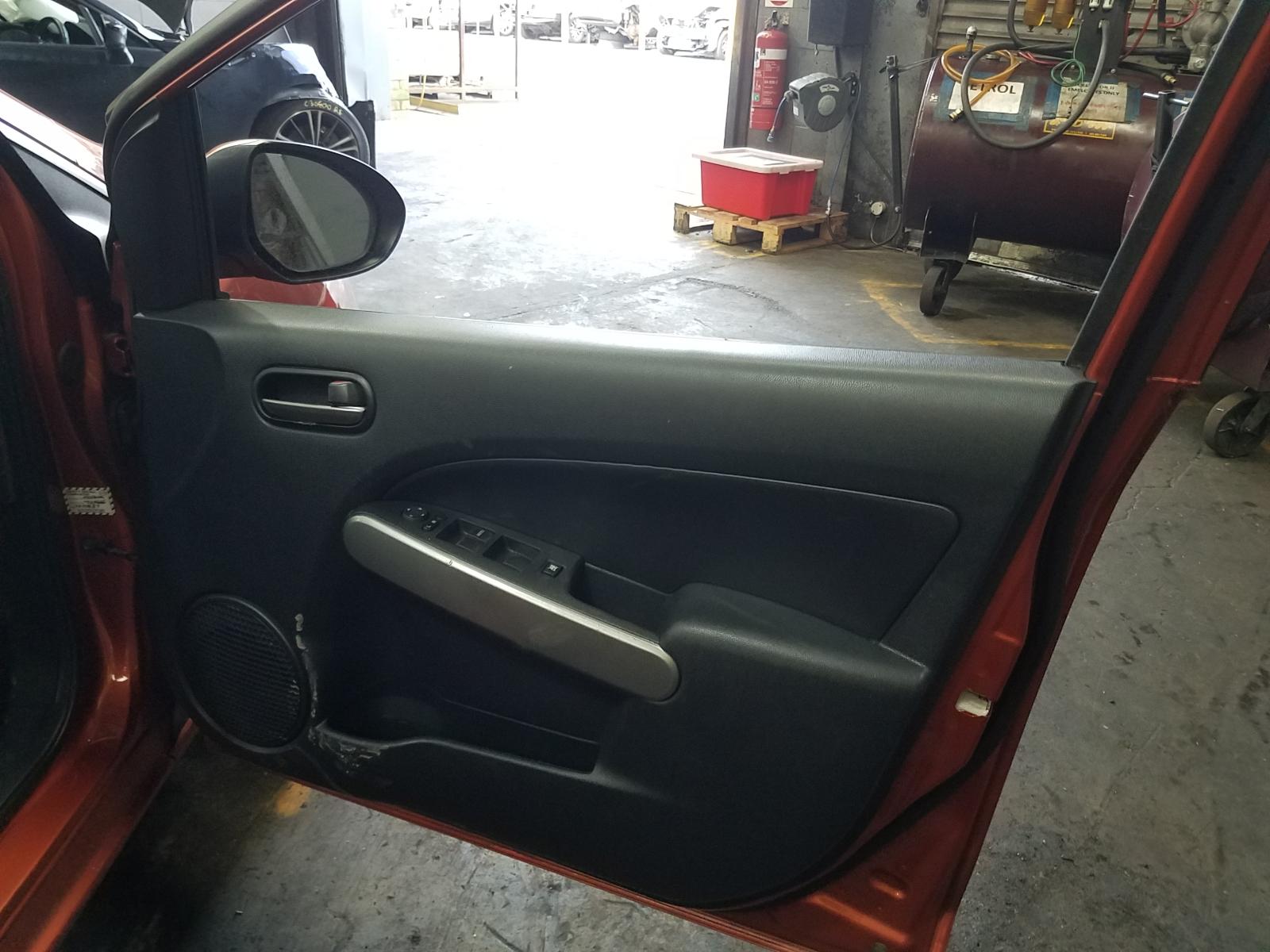 View Auto part Seatbelt/Stalk Mazda 2 2010