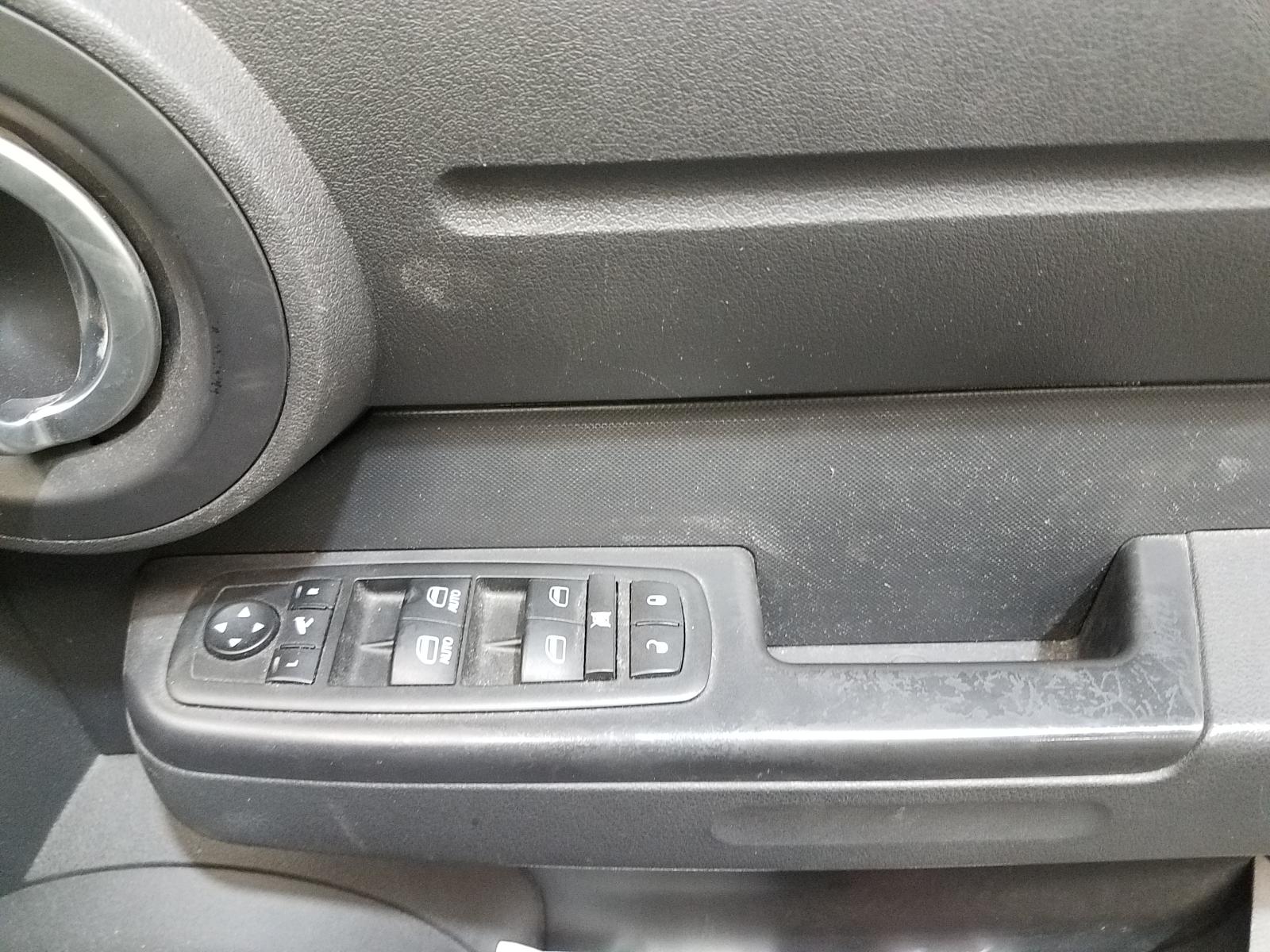 View Auto part Rear Garnish Dodge Nitro 2011