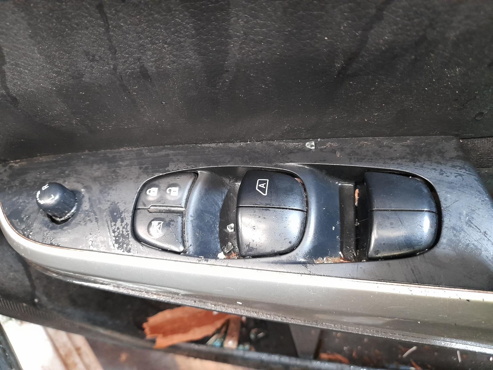 View Auto part Fuse Box Nissan Navara 2016