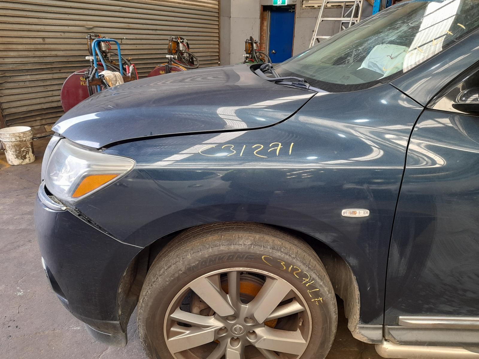 View Auto part Fuse Box Nissan Pathfinder 2013