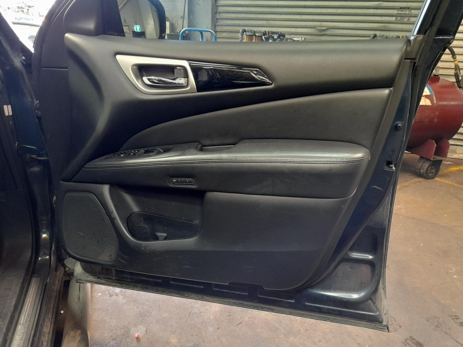 View Auto part Fuse Box Nissan Pathfinder 2013