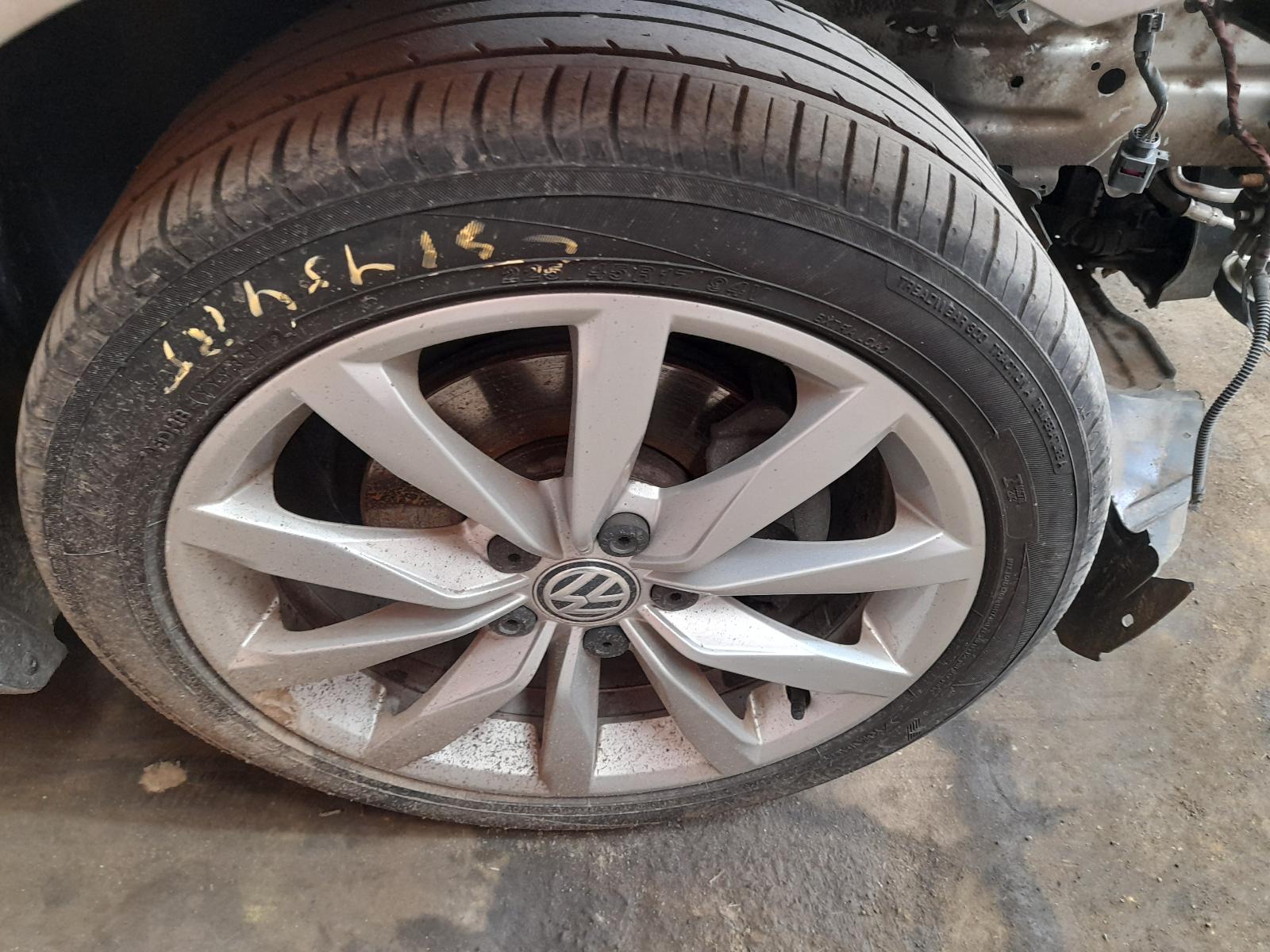 View Auto part Alternator Volkswagen Golf 2015
