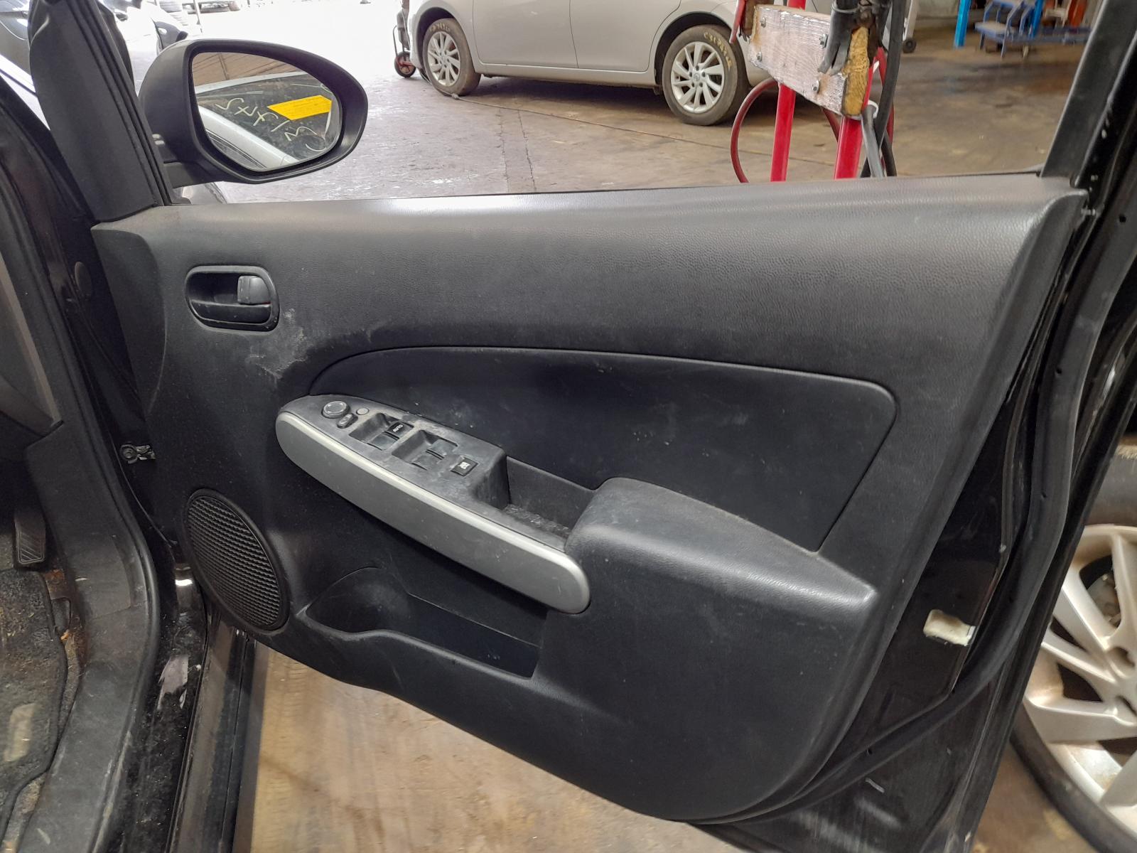 2009 Mazda 2 Grille View Auto part Grille Mazda 2 2009