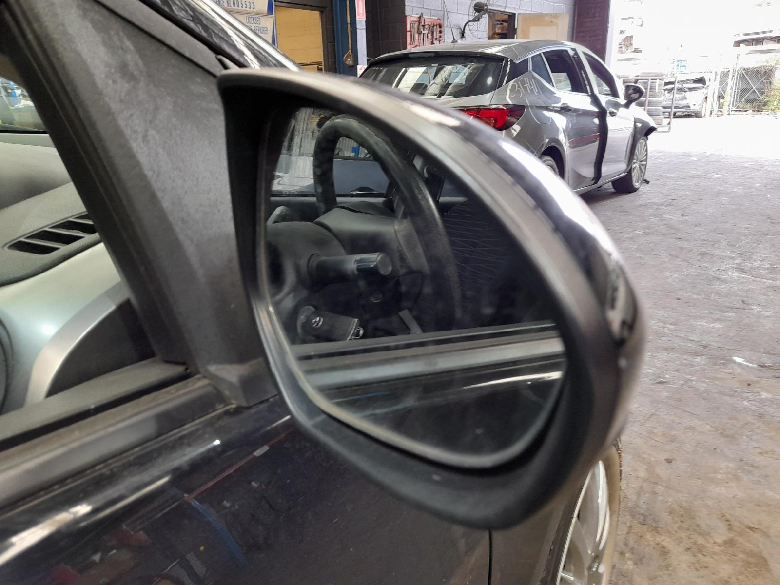 2009 Mazda 2 Grille View Auto part Grille Mazda 2 2009