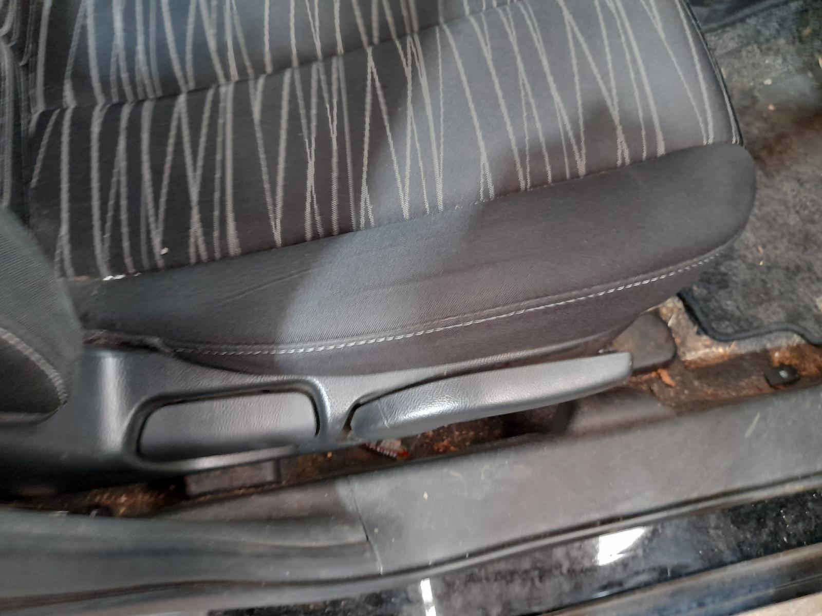 2009 Mazda 2 Grille View Auto part Grille Mazda 2 2009