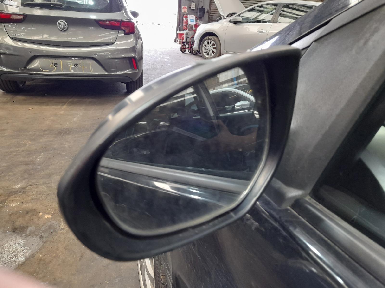 2009 Mazda 2 Grille View Auto part Grille Mazda 2 2009