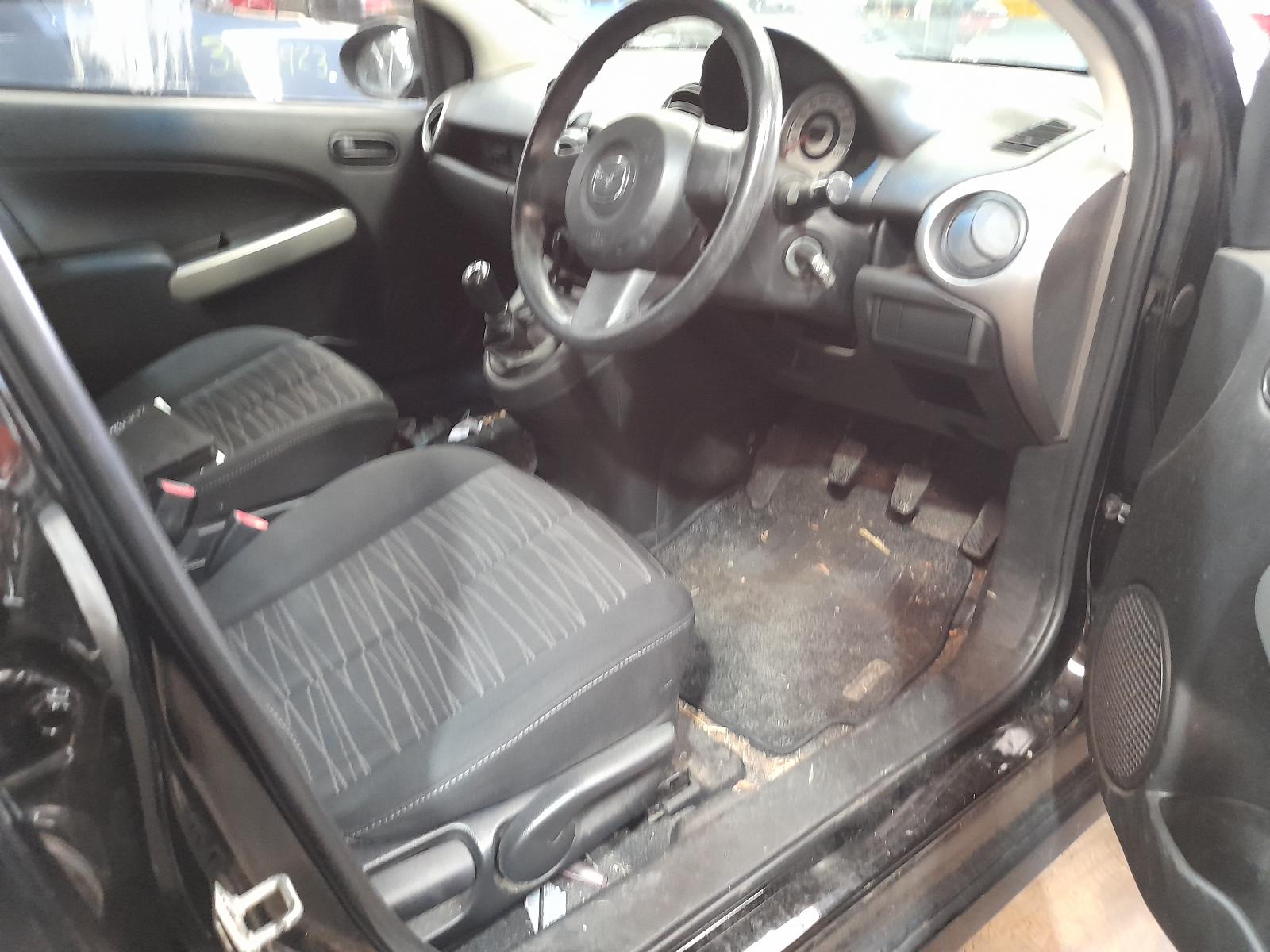 2009 Mazda 2 Grille View Auto part Grille Mazda 2 2009