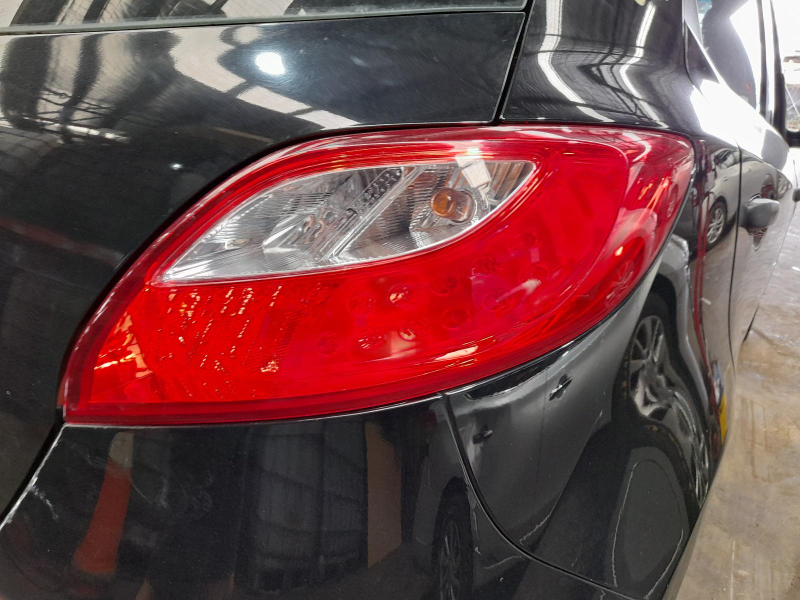 2009 Mazda 2 Grille View Auto part Grille Mazda 2 2009