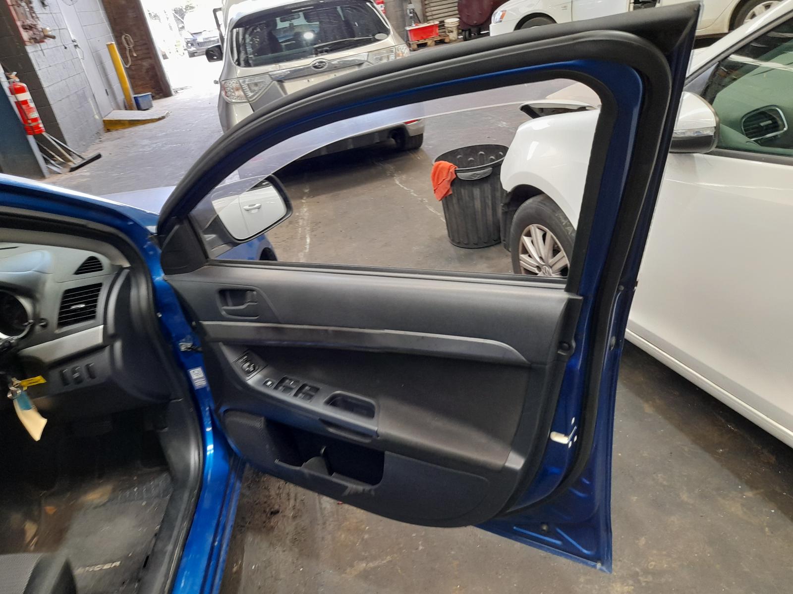 View Auto part Console Mitsubishi Lancer 2008