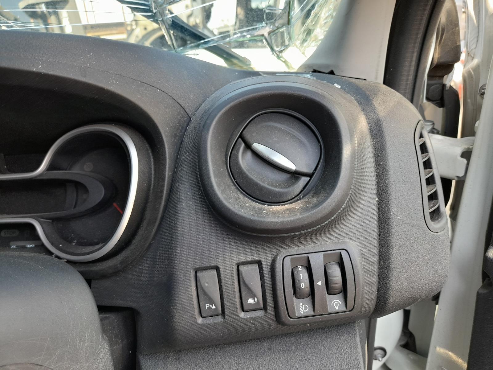 2020 Mitsubishi Express Throttle Body View Auto part Throttle Body Mitsubishi Express 2020