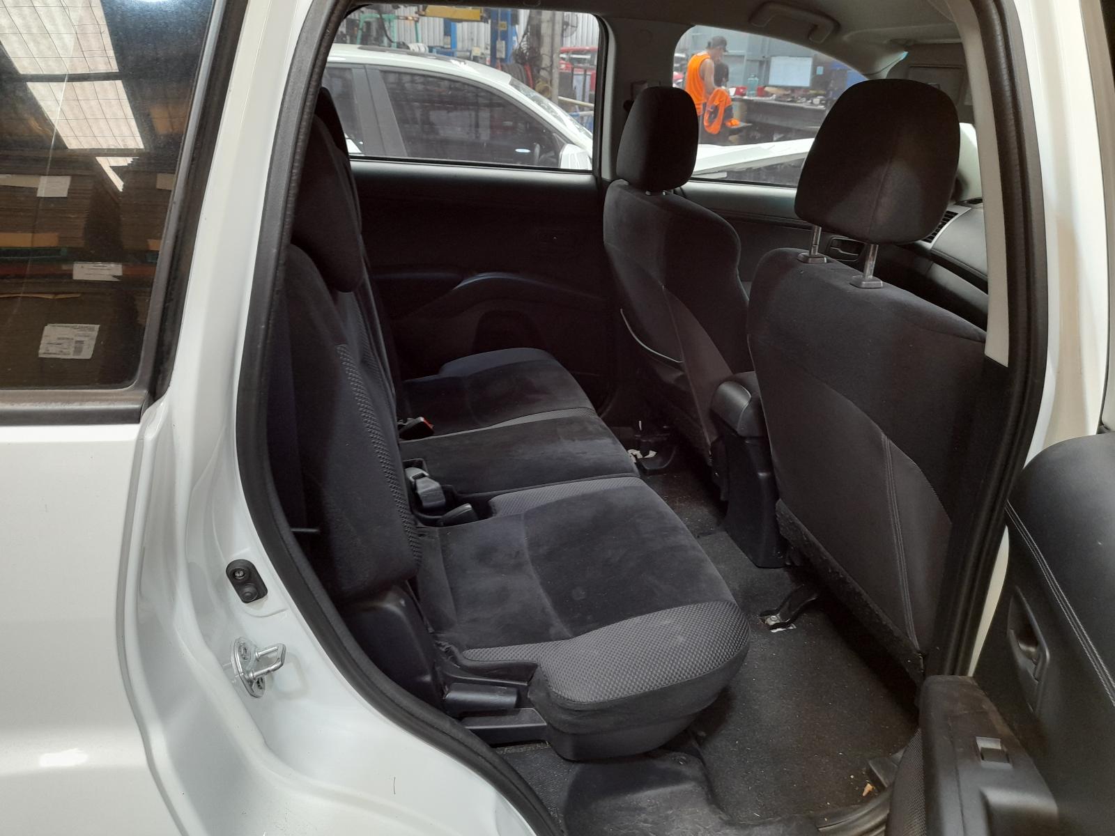 View Auto part Left Taillight Mitsubishi Outlander 2012