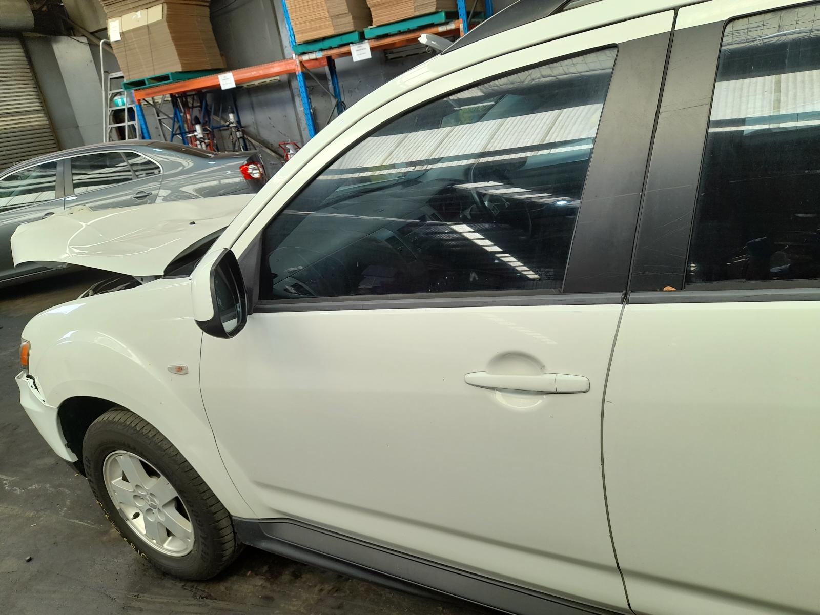 View Auto part Left Taillight Mitsubishi Outlander 2012