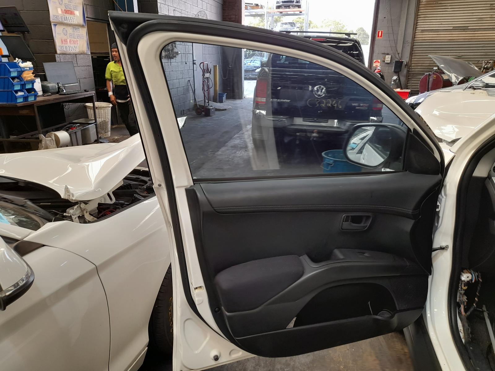 View Auto part Left Taillight Mitsubishi Outlander 2012