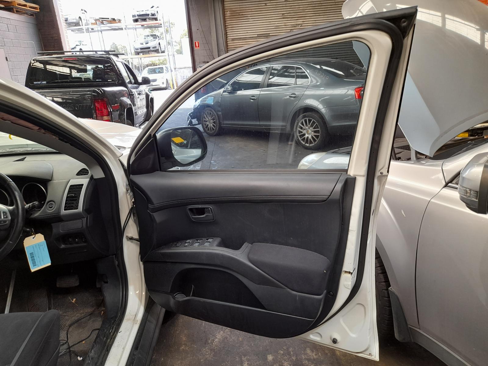 View Auto part Left Taillight Mitsubishi Outlander 2012